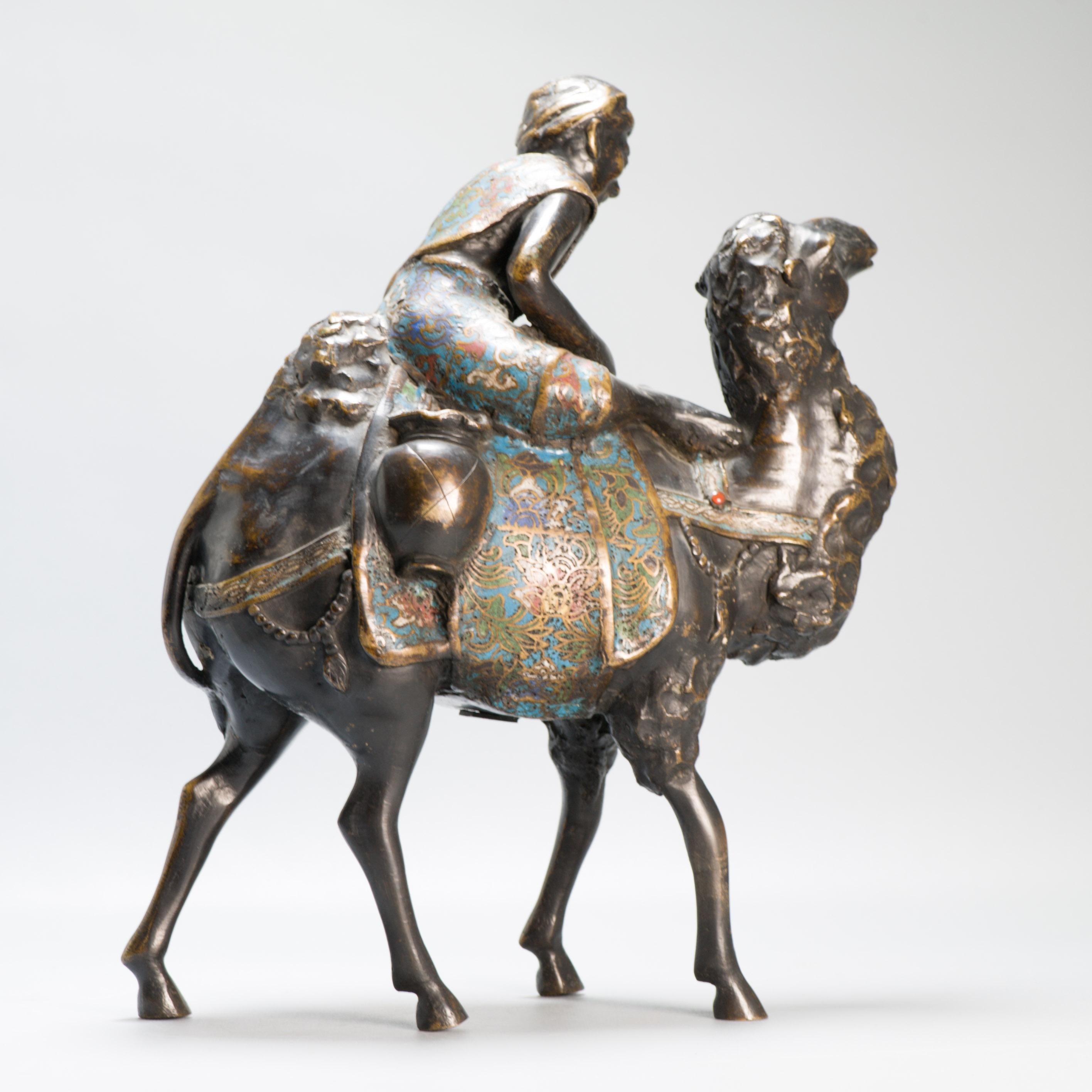 Grande cammello giapponese antico del periodo Meiji 19c e figura in bronzo cloisonne in vendita 2