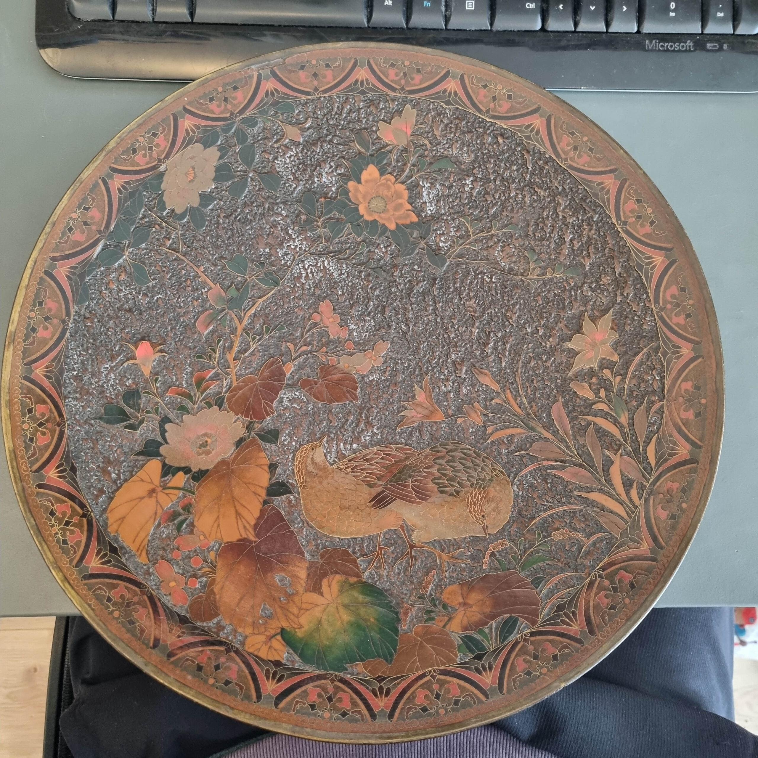 Grand plat mural japonais ancien de la période Meiji du 19e siècle avec fleurs en bronze en vente 6