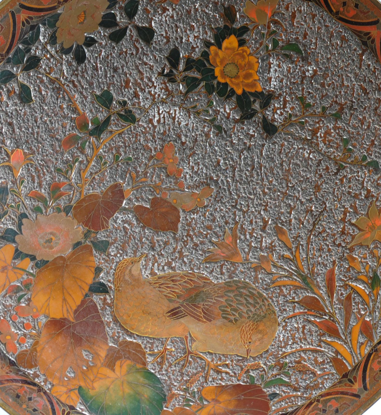Edo Grand plat mural japonais ancien de la période Meiji du 19e siècle avec fleurs en bronze en vente