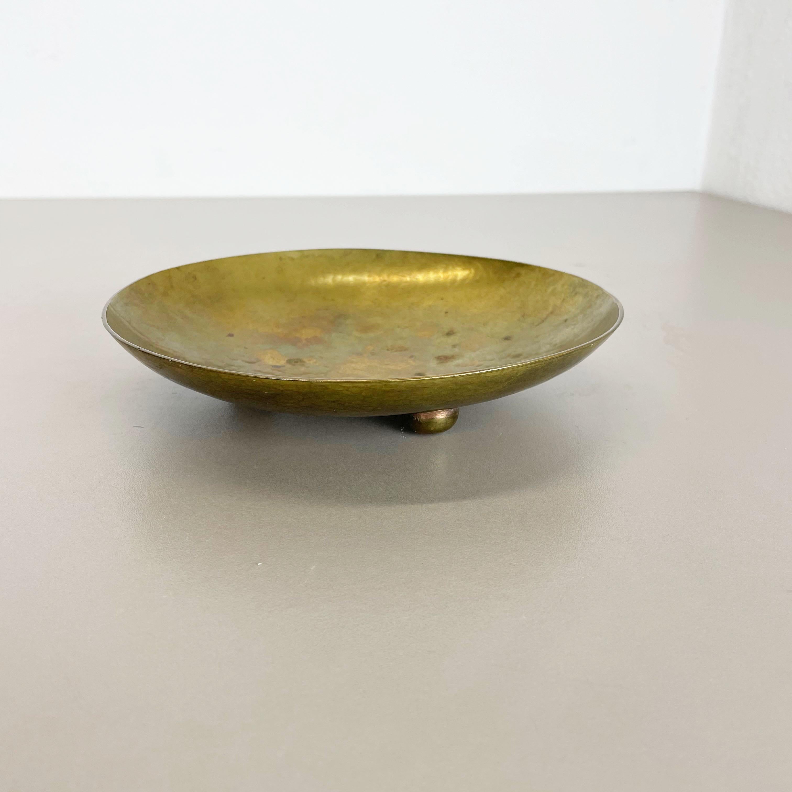 Article:

Brass metal shell plate element


Origin:

Austria


Material:

Brass




Wonderful metal element shell plate made in Austria in the 1950. high quality 1950s Autrian handmade fabrication of solid brass, with nice formed