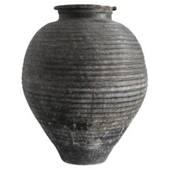Grand vase portugais en terre cuite noire du C.C. 