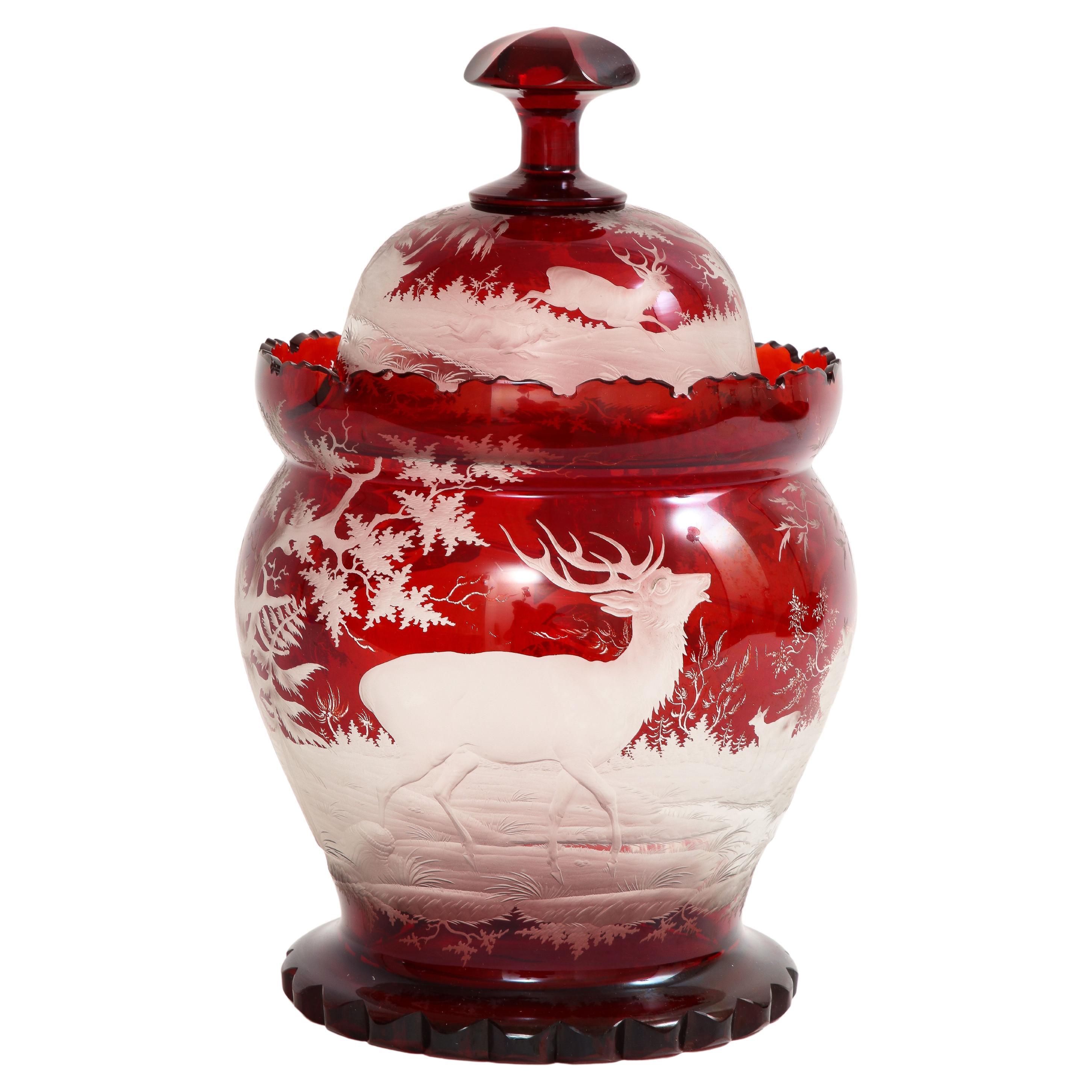 Grand bol à punch en cristal rouge taillé à la main de Bohème du 19ème siècle avec scènes de chasse en vente