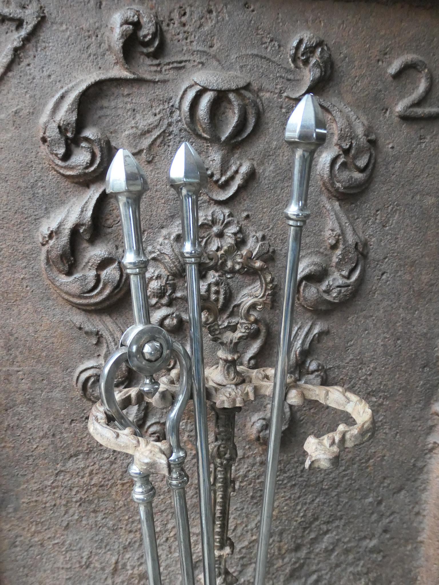Large 19th C. English Iron and Polished Steel Victorian Fireside Companion Set In Good Condition For Sale In Soest, NL