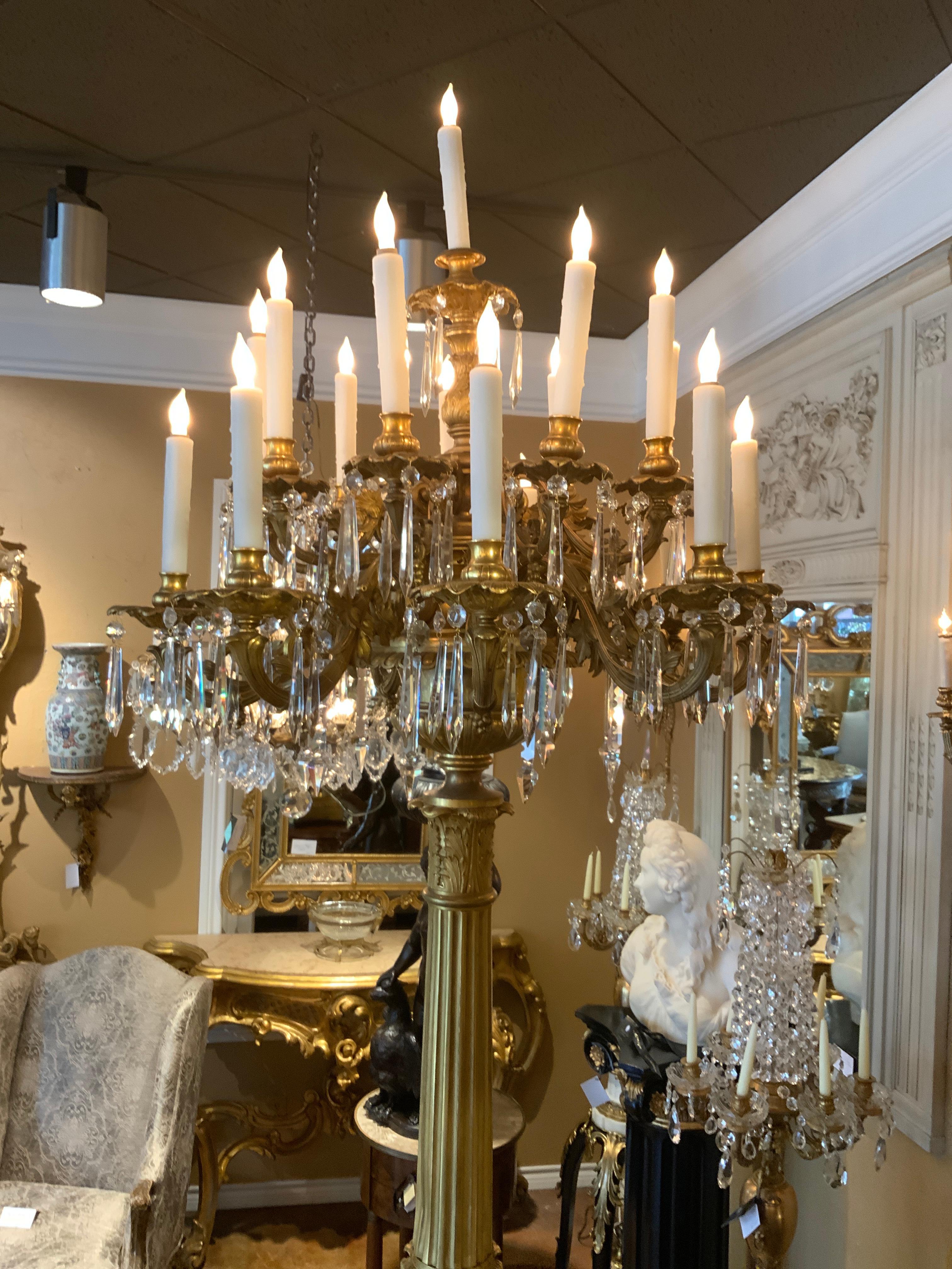 Grand 19e  c. Torchères/candelabrum français à 19 lumières en bronze doré et cristal en vente 1