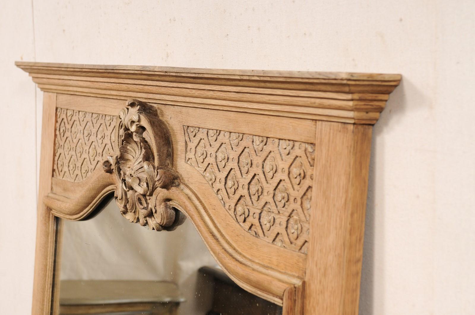 Grand miroir français du 19e siècle en bois sculpté à motifs floraux et coquillages avec Verre en vente 4