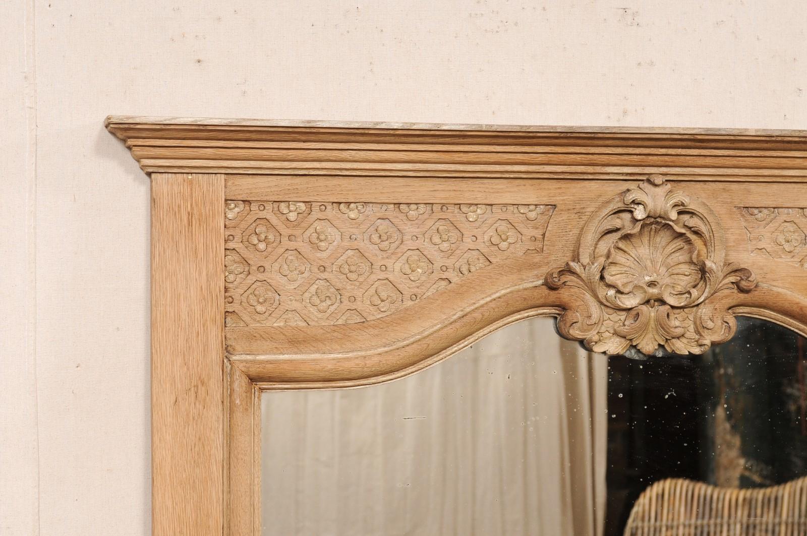 Grand miroir français du 19e siècle en bois sculpté à motifs floraux et coquillages avec Verre Bon état - En vente à Atlanta, GA