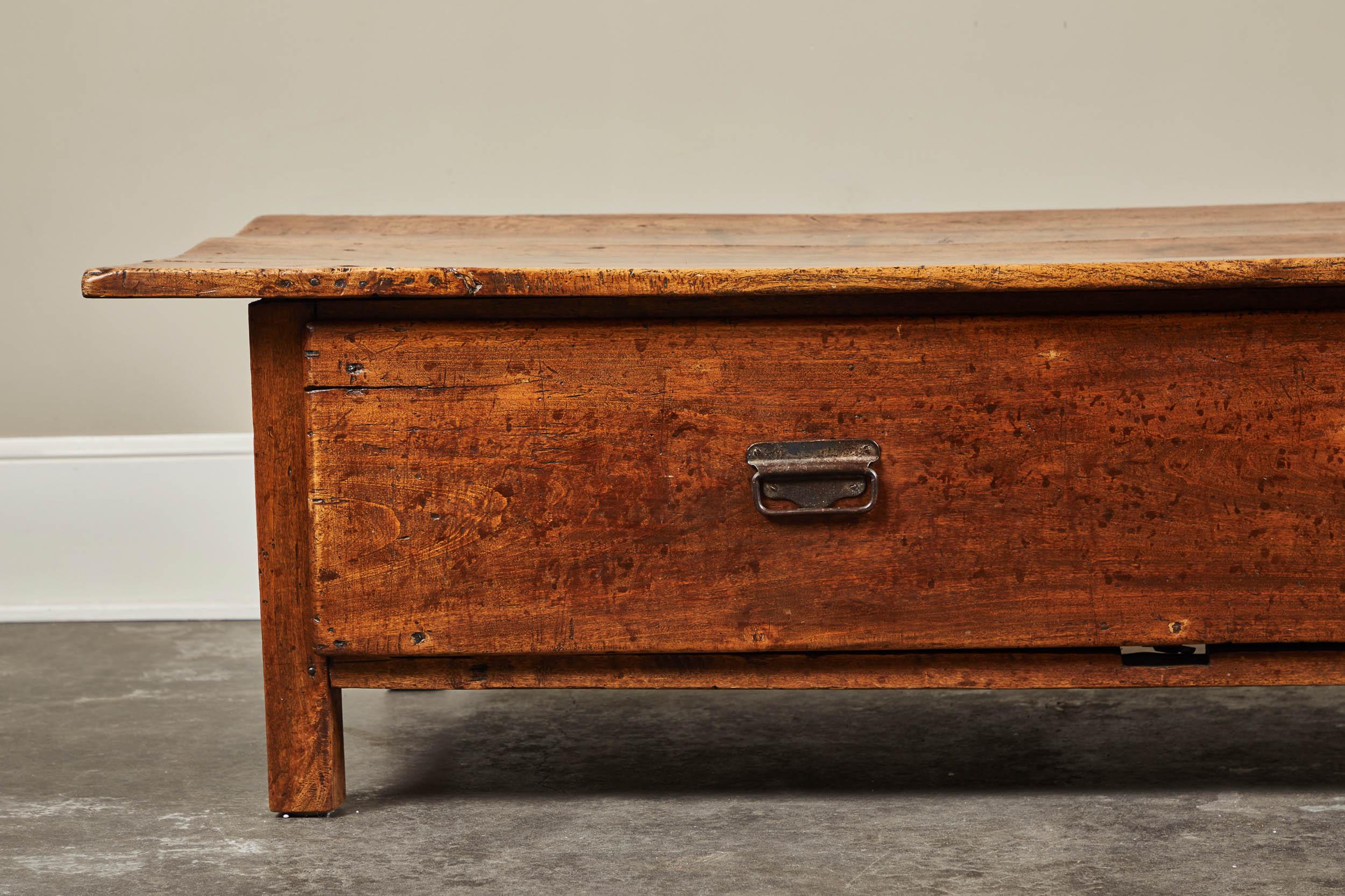 Large 19th Century French Farmhouse Single Drawer Coffee Table (Französisch)