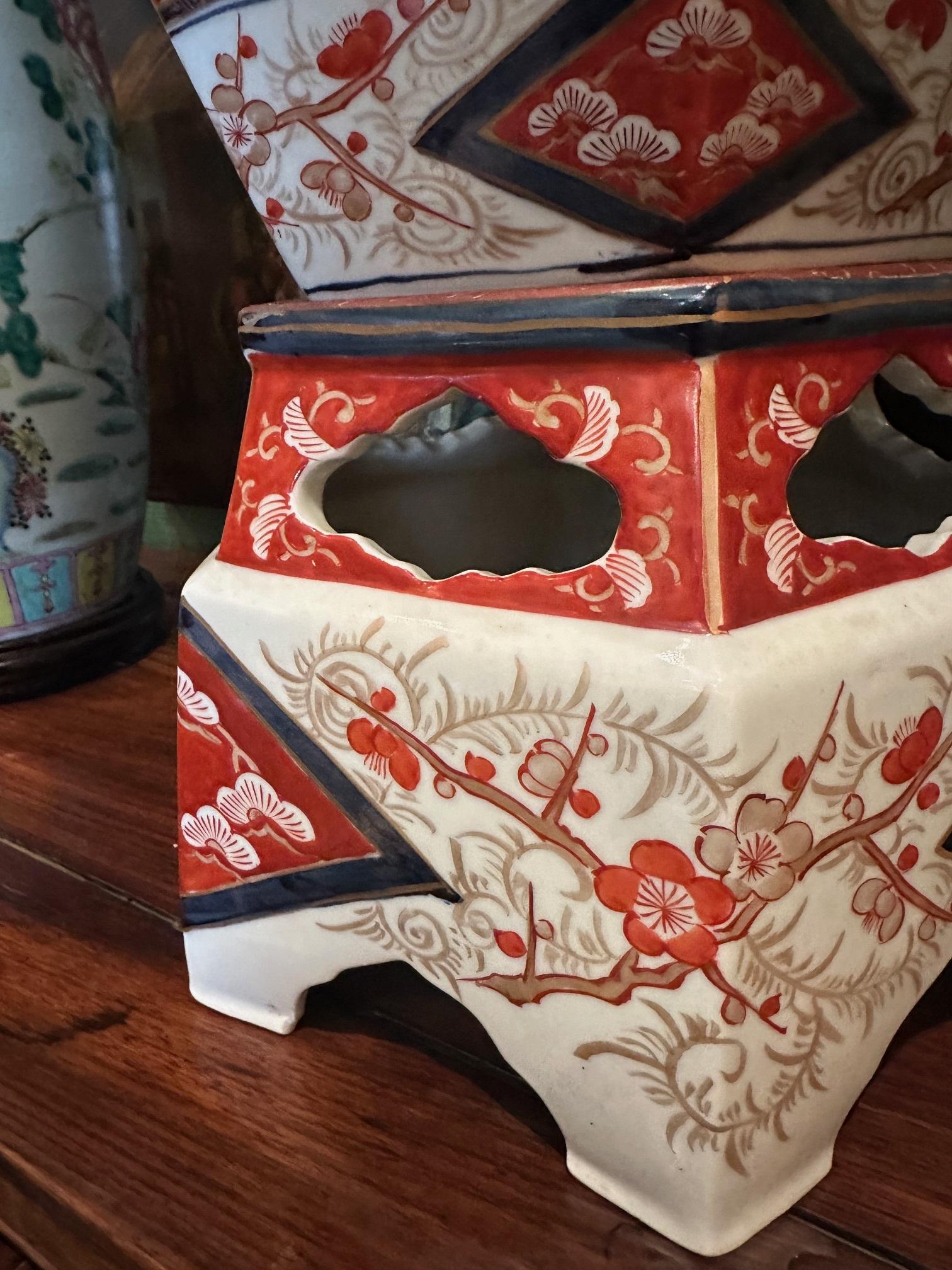 Grande vaso da tempio Imari del XIX secolo. pezzo centrale Vaso da copertura su supporto Antiquariato LA in vendita 10