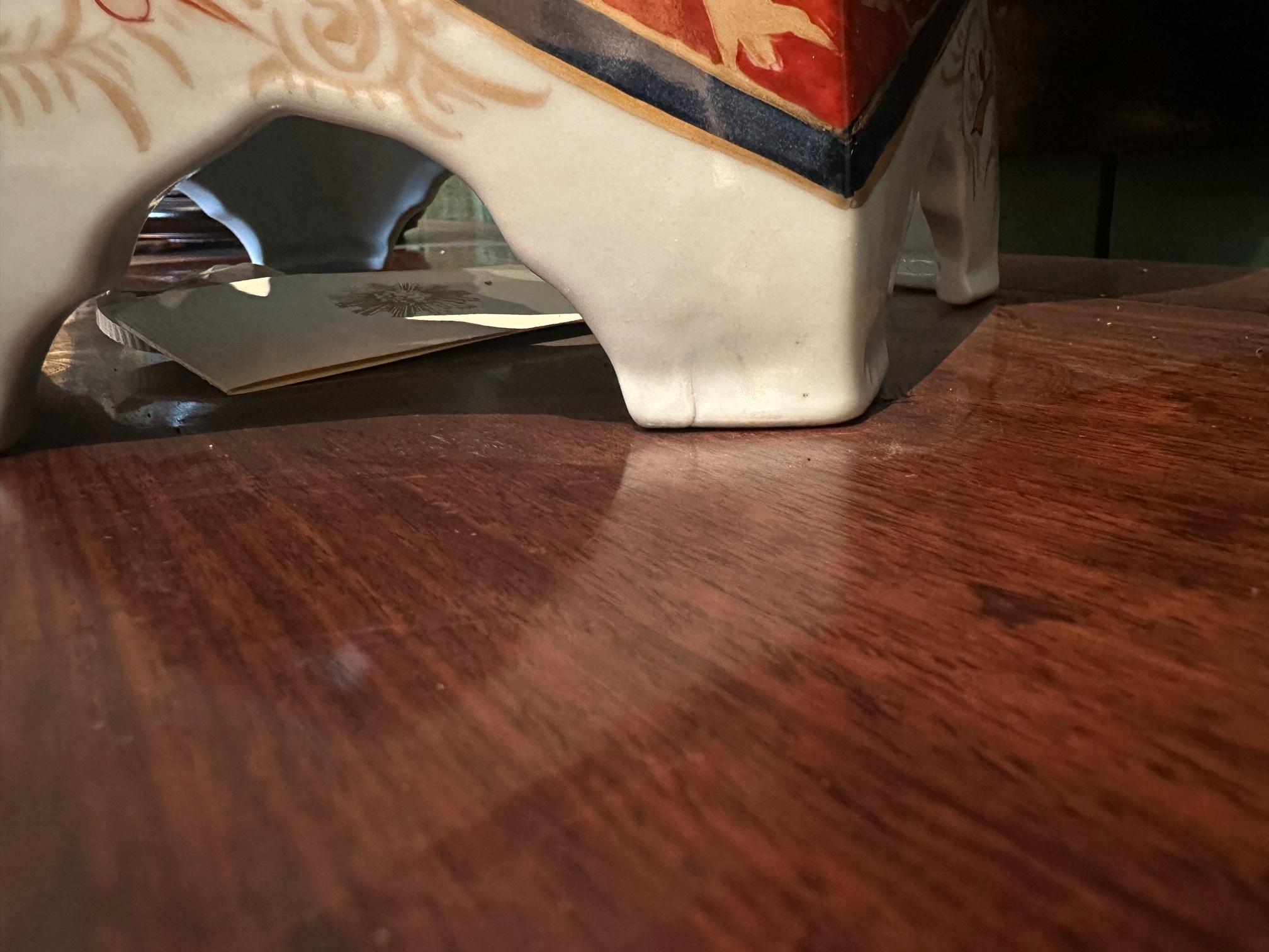 Grande vaso da tempio Imari del XIX secolo. pezzo centrale Vaso da copertura su supporto Antiquariato LA in vendita 14