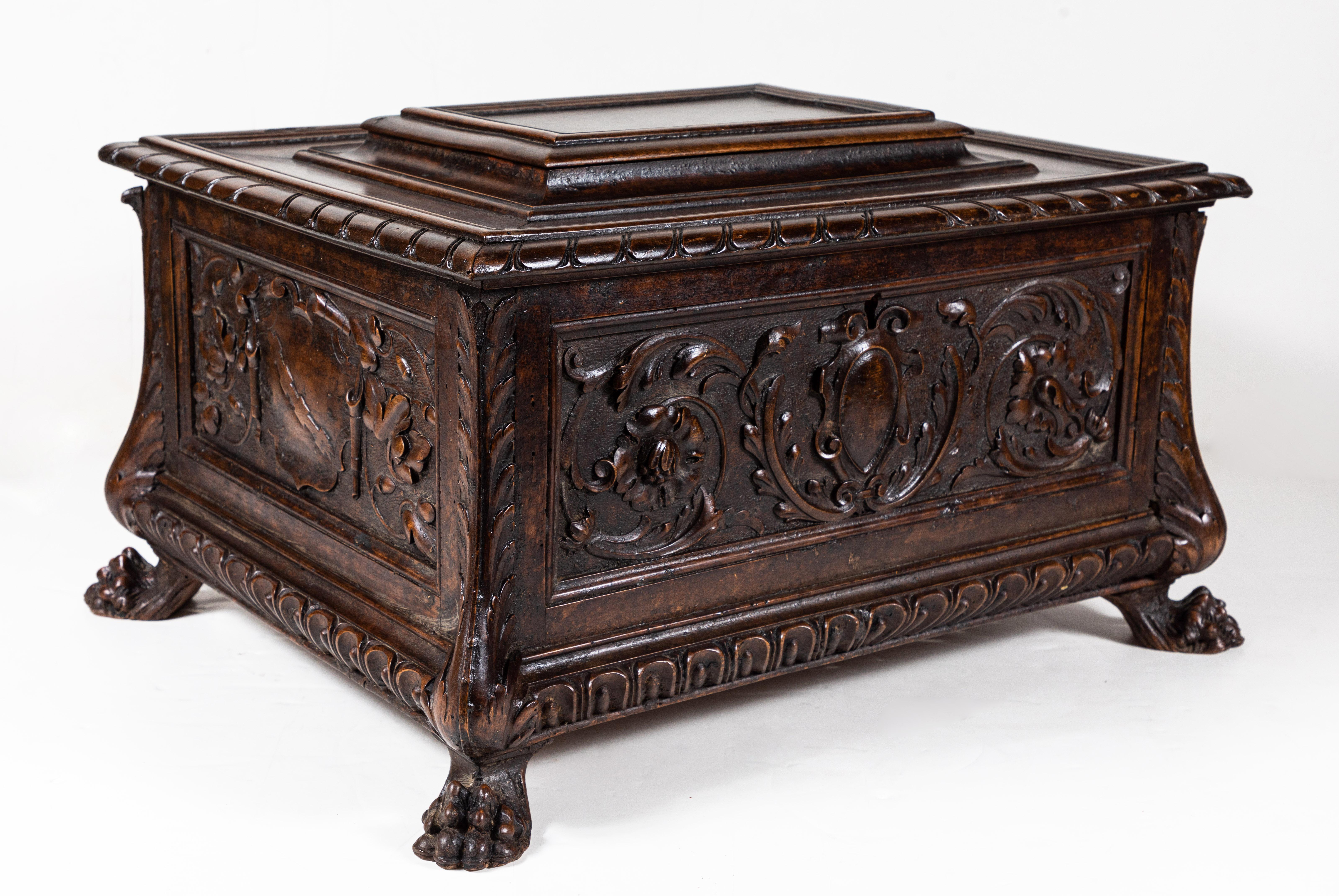 Grande, Siglo XIX, Italiano, Cofre de madera en venta 1