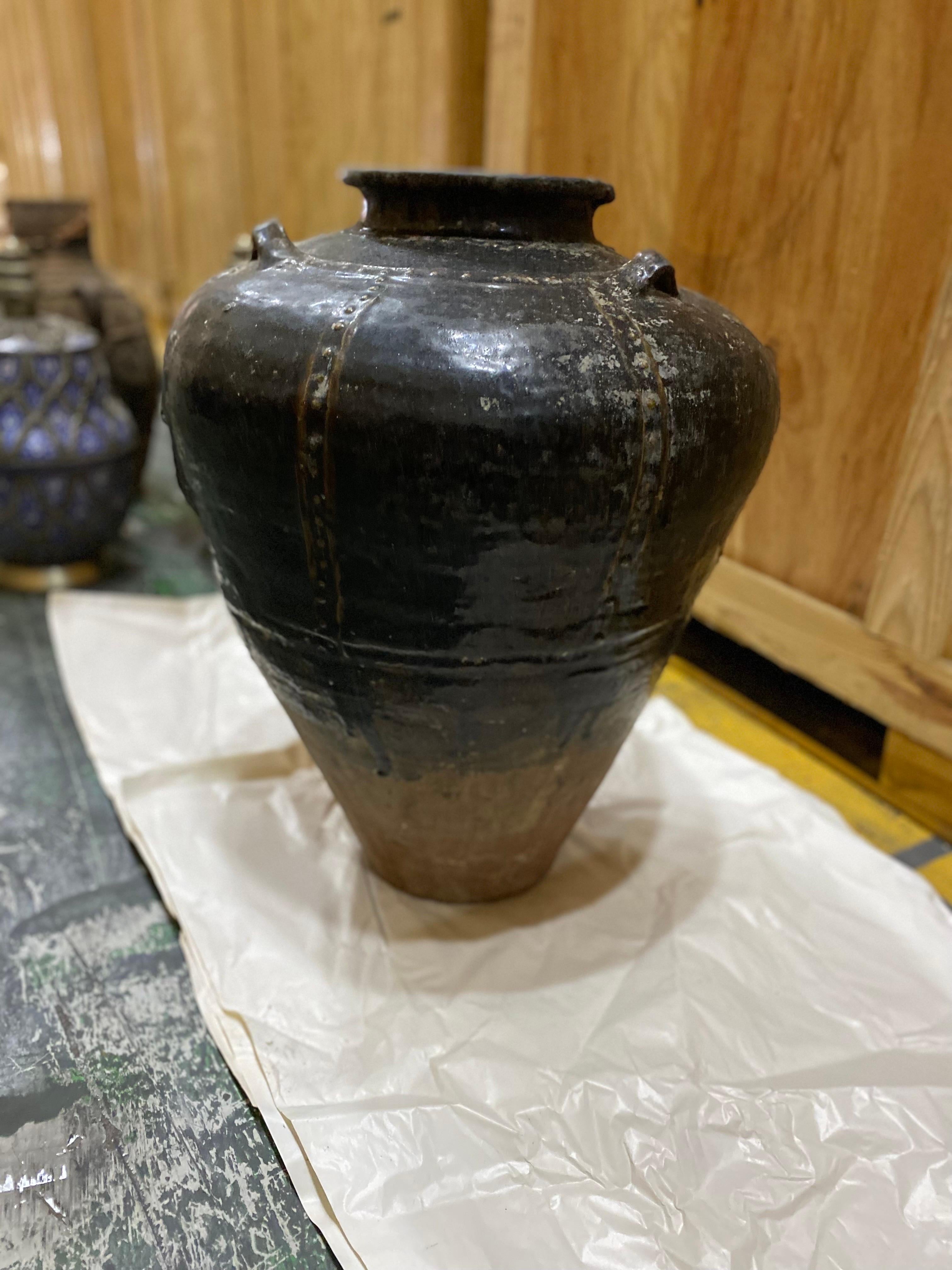 Japonais Grand pot japonais en terre cuite vernissée brune du 19e siècle en vente