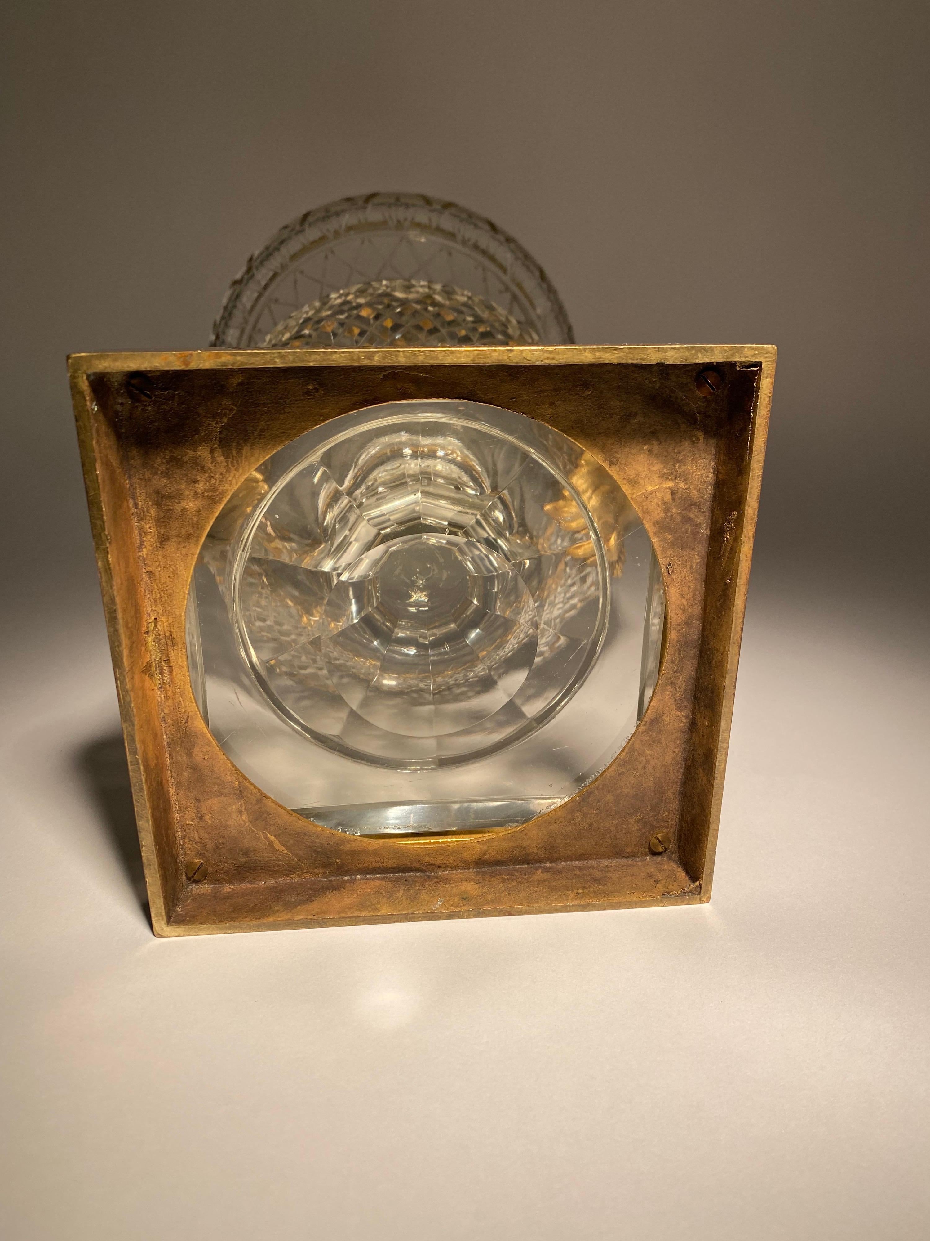 Große montierte Baccarat-Vase aus dem 19. Jahrhundert im Zustand „Gut“ im Angebot in Natchez, MS