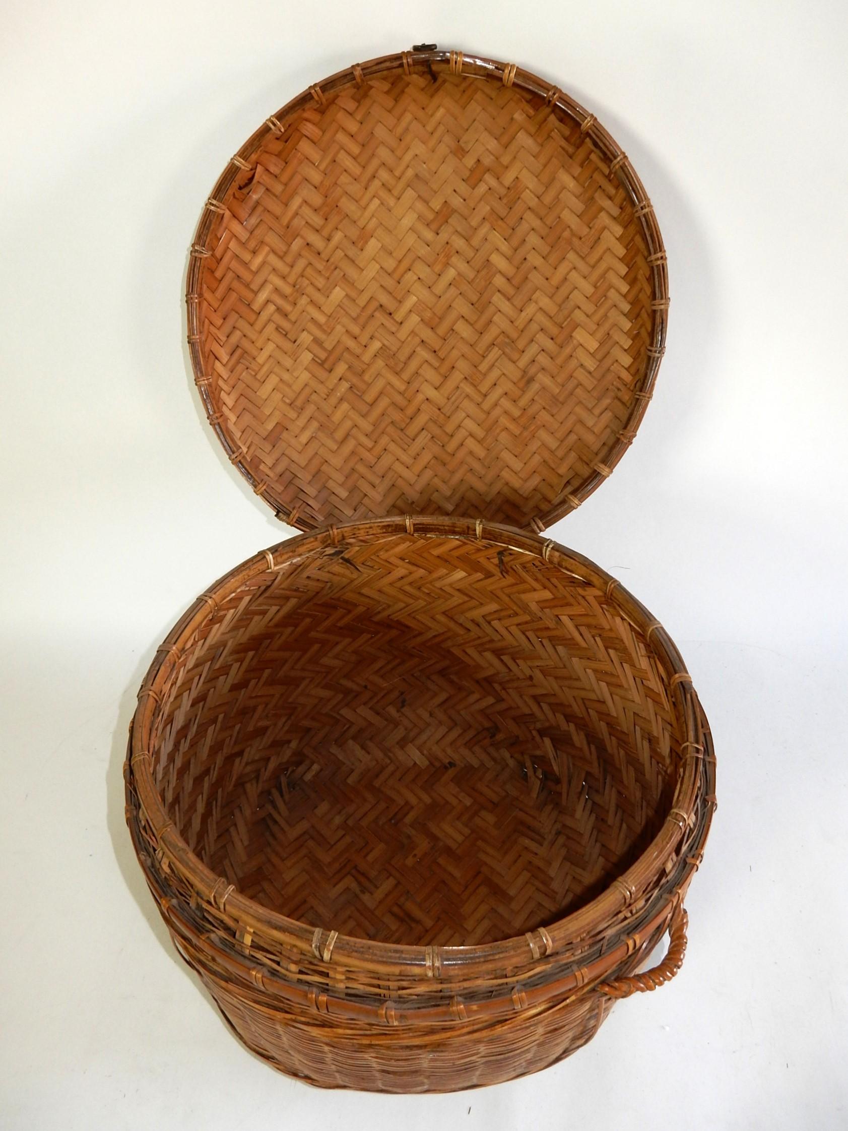 Chinese Chippendale Large 19th C. Qing period Chinese Woven Bamboo & Cane Lidded Basket  For Sale
