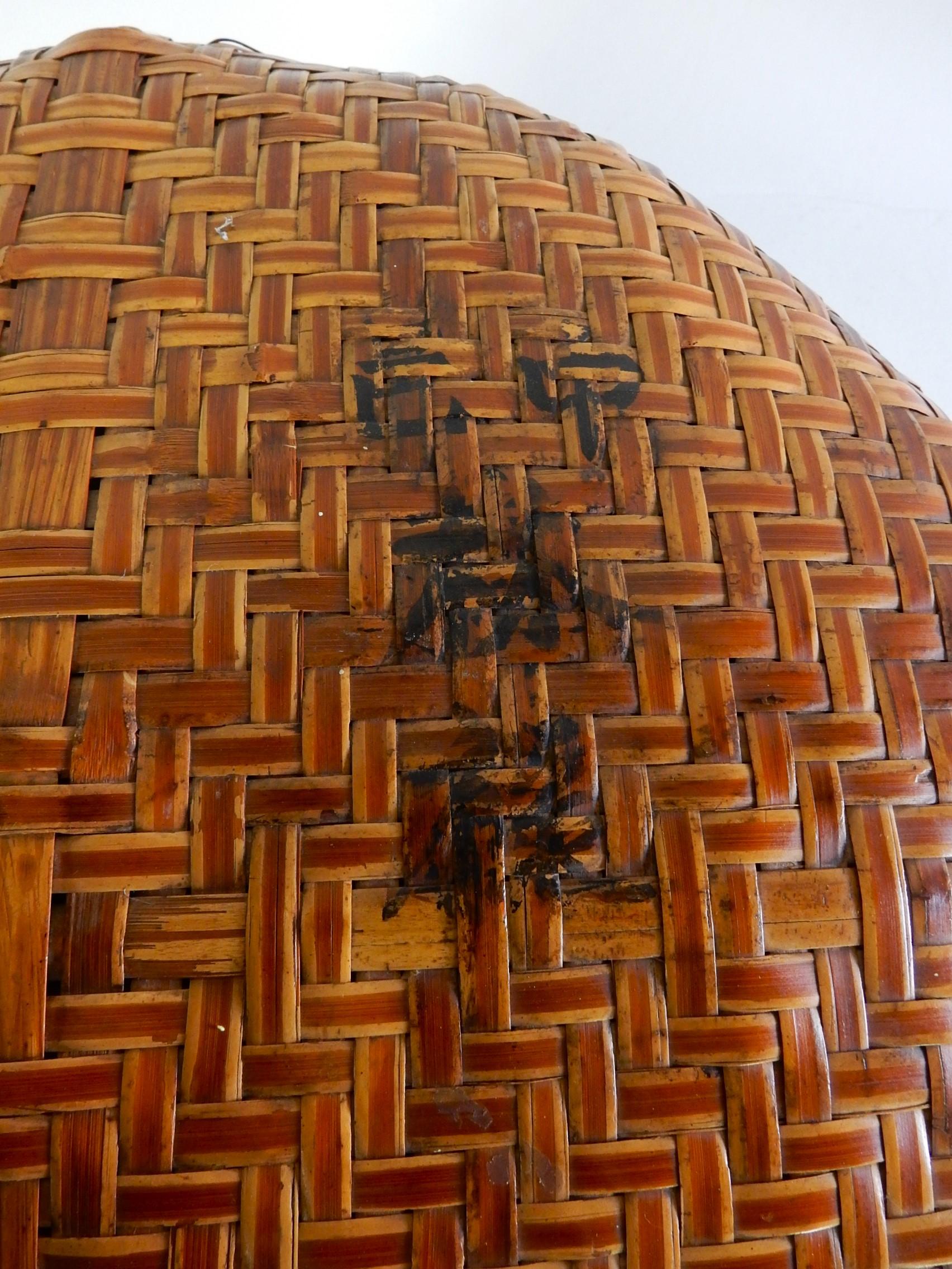 Großer Korb mit Deckel aus gewebtem Bambus und Rohr aus der Qing-Periode im 19.  im Zustand „Relativ gut“ im Angebot in Las Vegas, NV