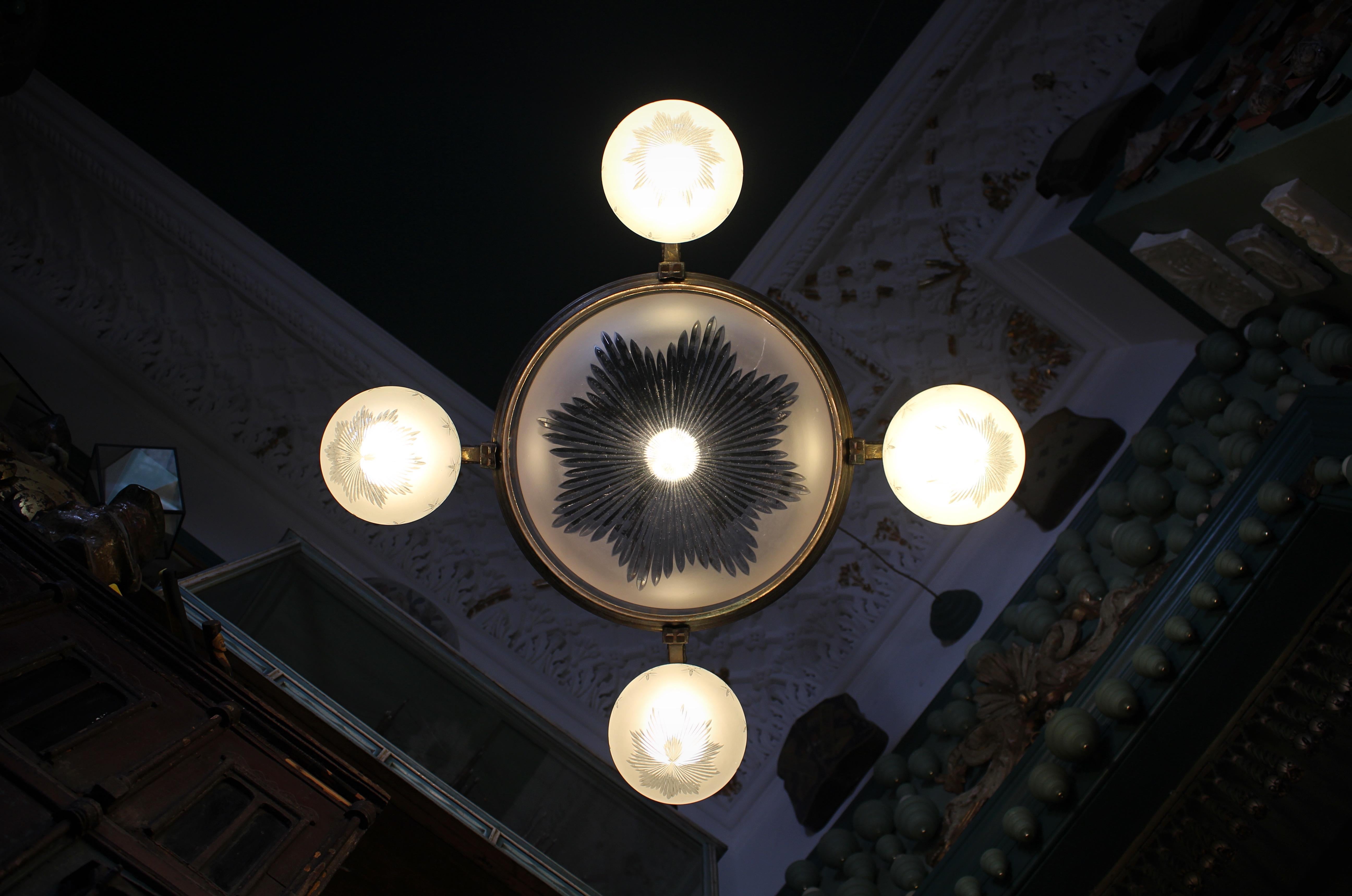 Bronzo Grande lampadario a sospensione inglese in bronzo e vetro del 19° secolo Regency Revival in vendita