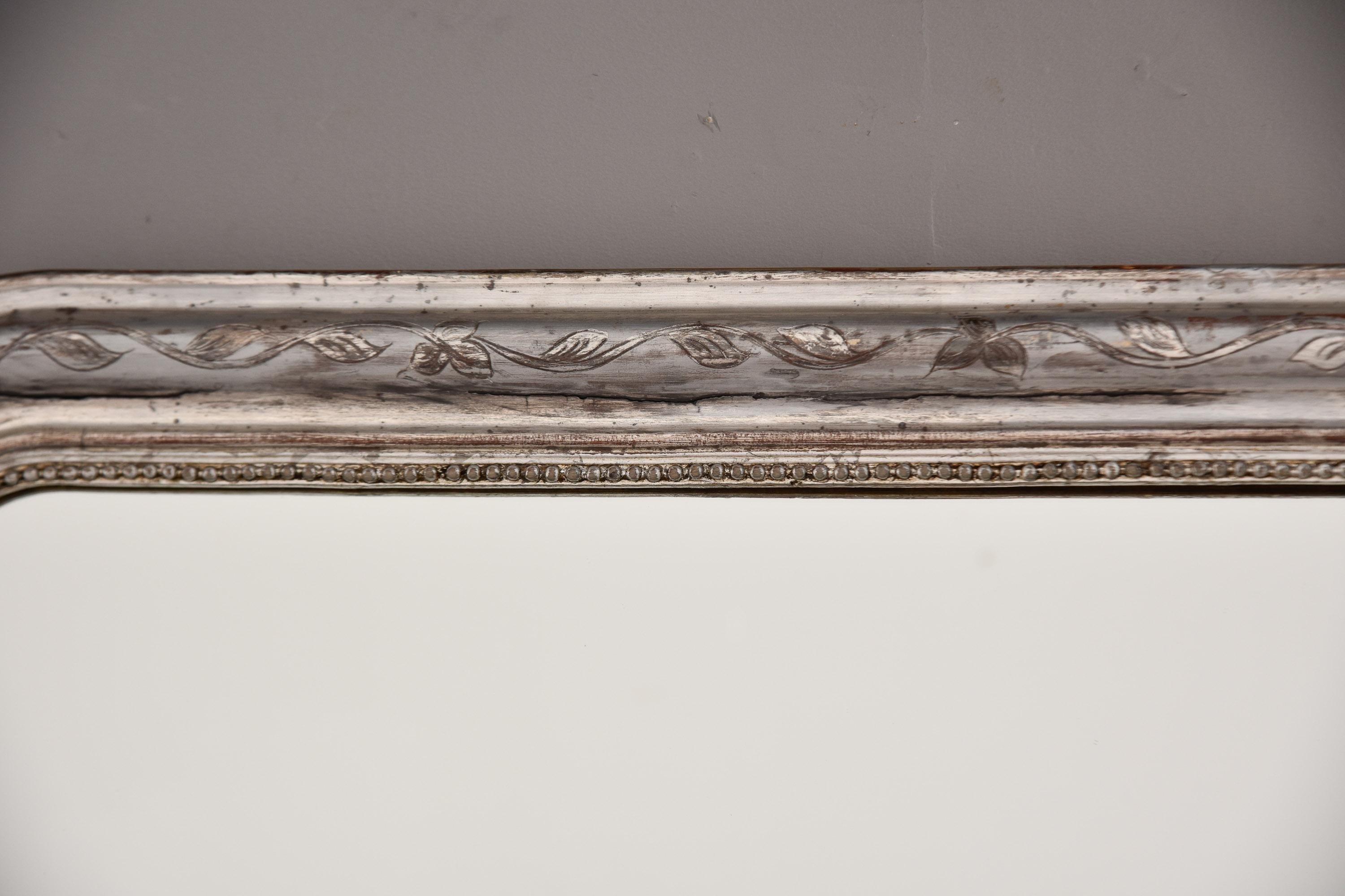 Français Grand miroir Louis Philippe en argent et en vermeil du 19ème C.