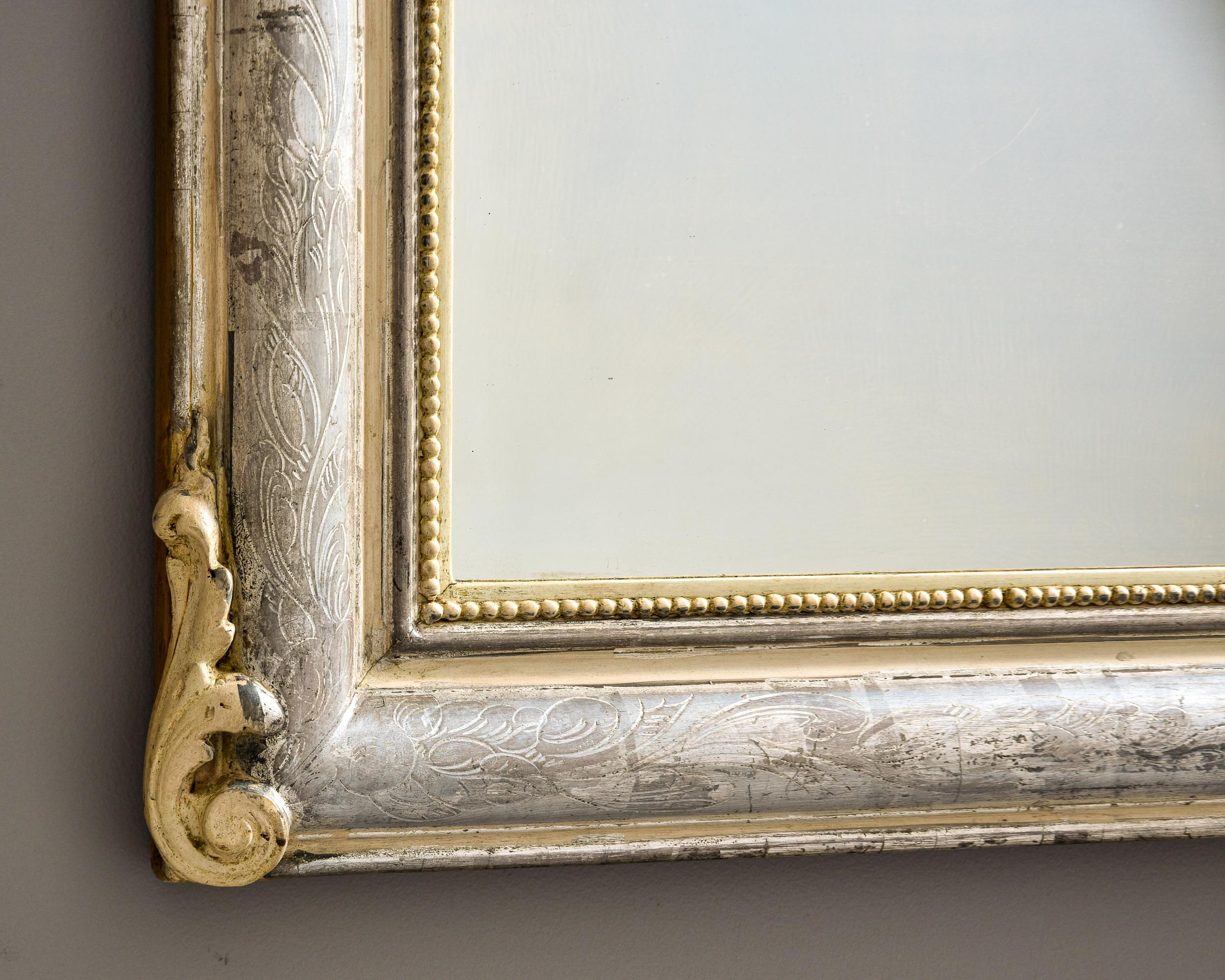 Grand miroir Louis Philippe du 19ème siècle avec crête de miroir dorée en vente 1