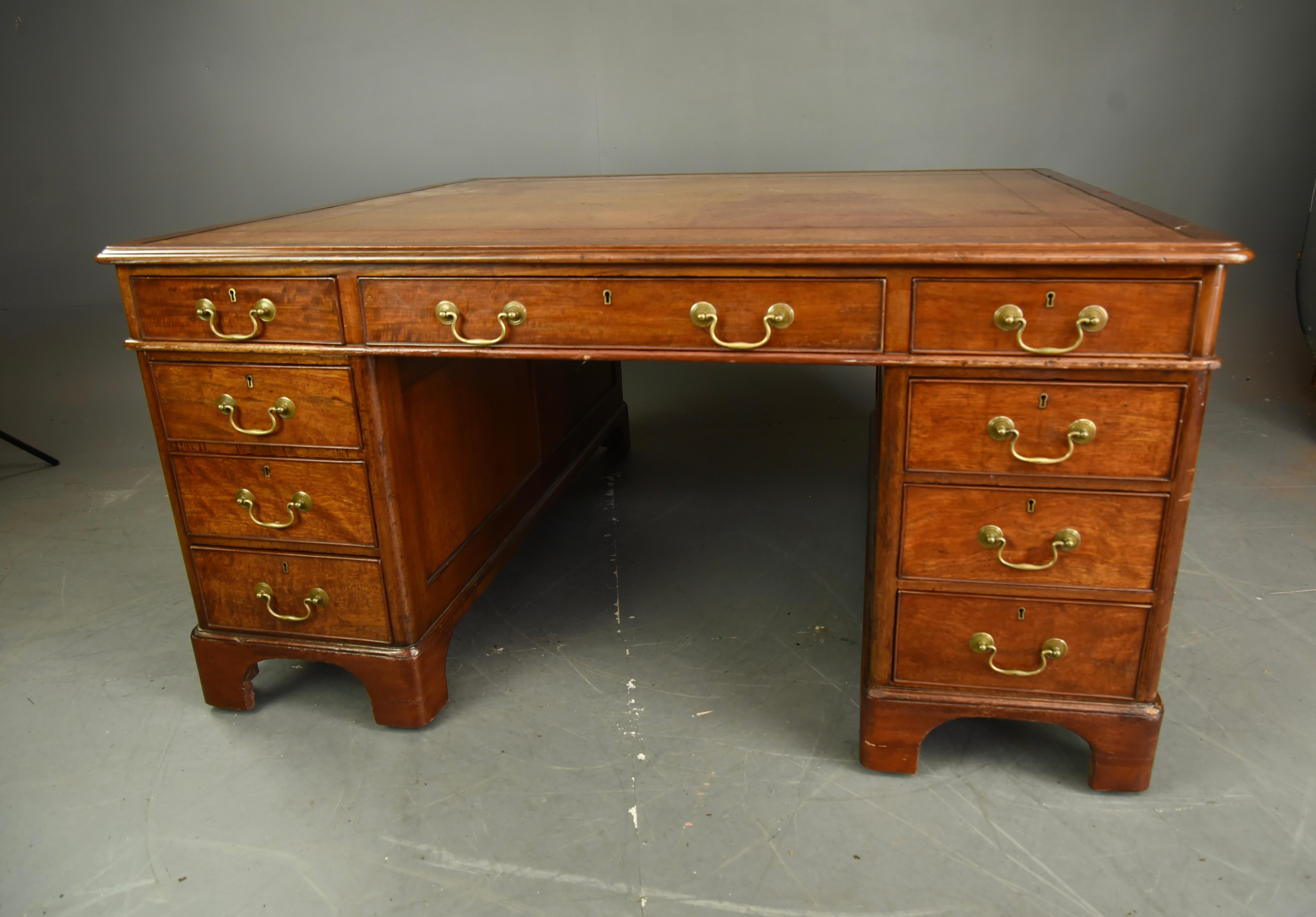Georgian Large 19th century 18 drawer double sided mahogany partners desk 