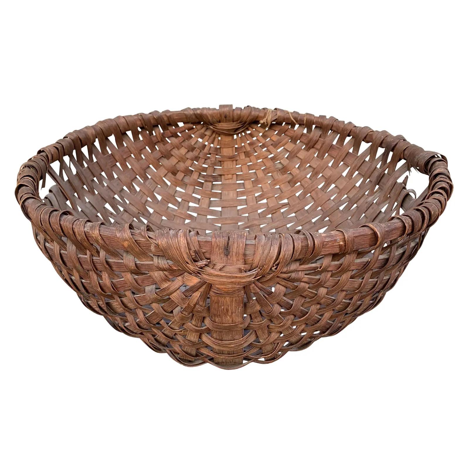 A wonderful and large 19th century American oak splint spale-form gathering basket with a bent wood ring and a handle on each side. Spale baskets were traditionally used for gathering root vegetables from the garden.