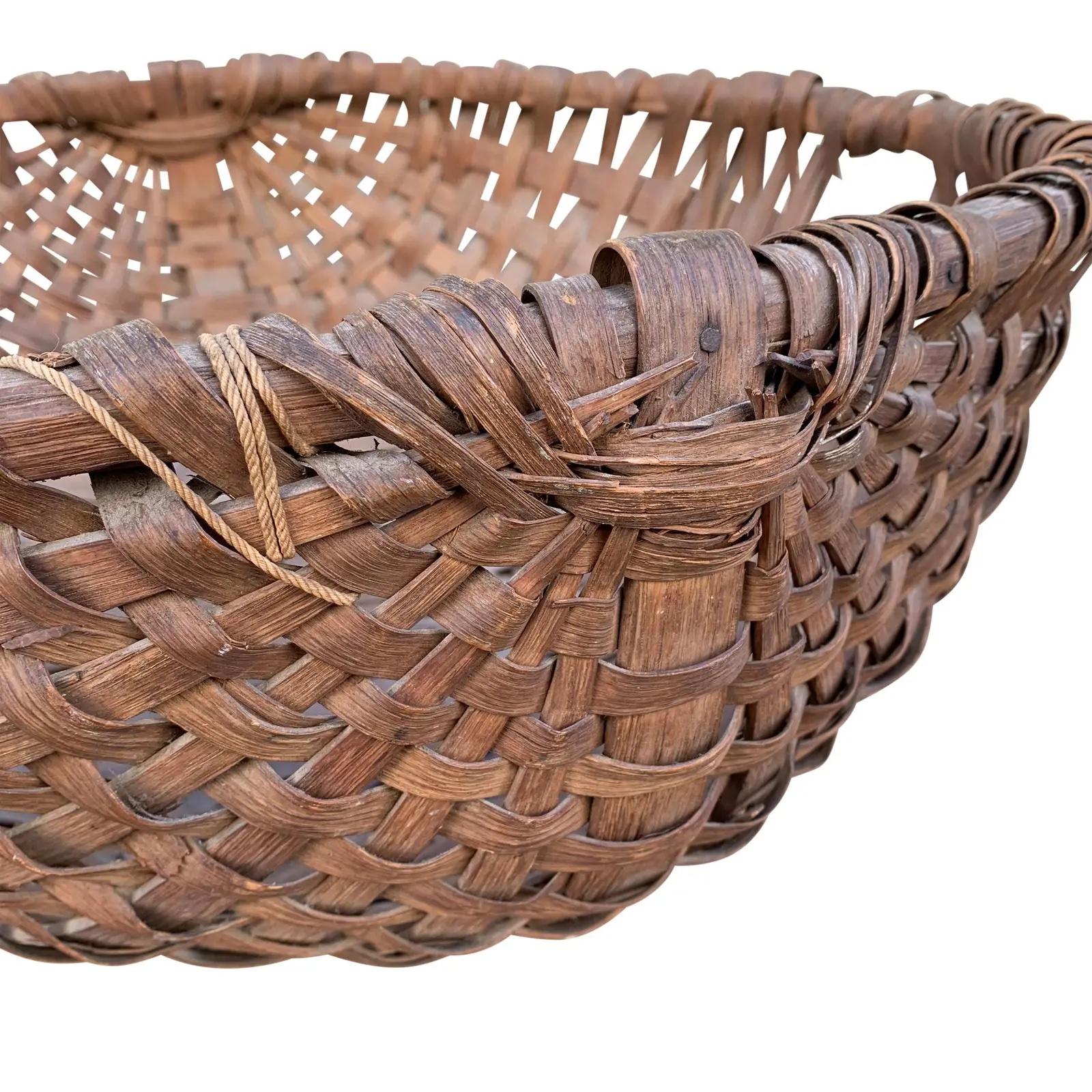 Large 19th Century American Spale Gathering Basket In Good Condition For Sale In Chicago, IL