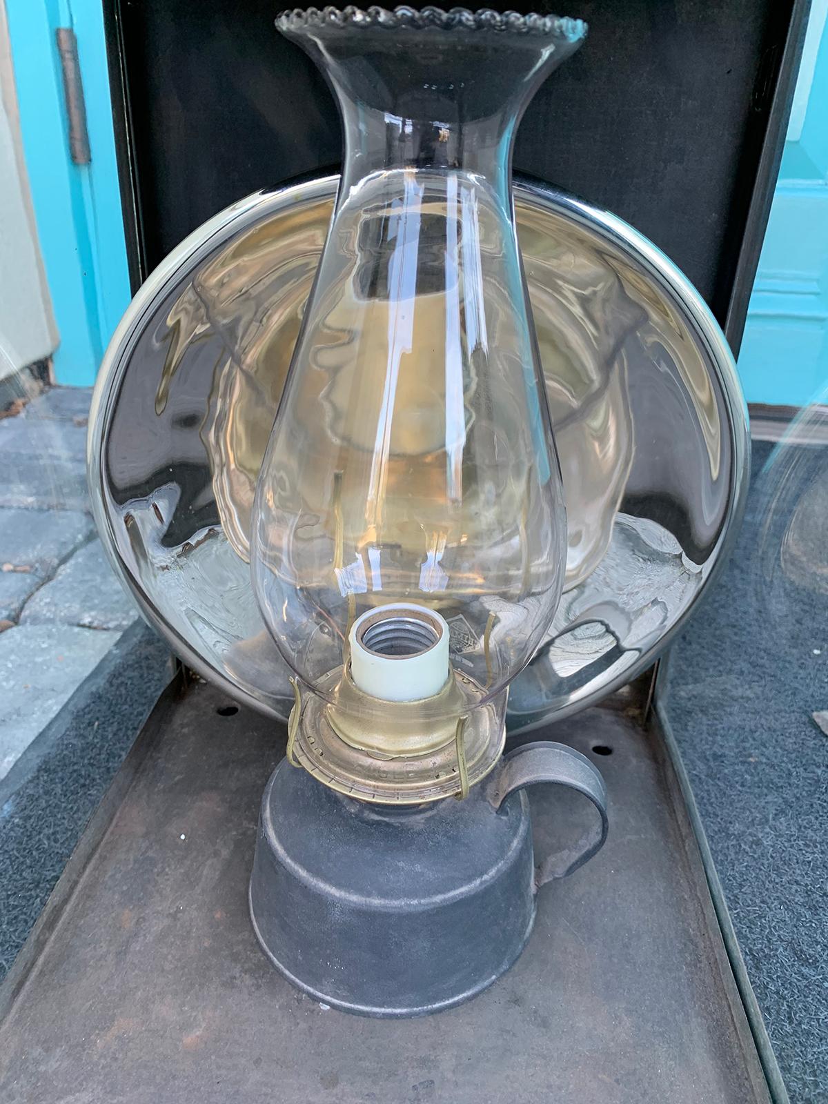 Large 19th Century American Tole Kerosene Lantern with Mercury Glass Reflector In Good Condition In Atlanta, GA