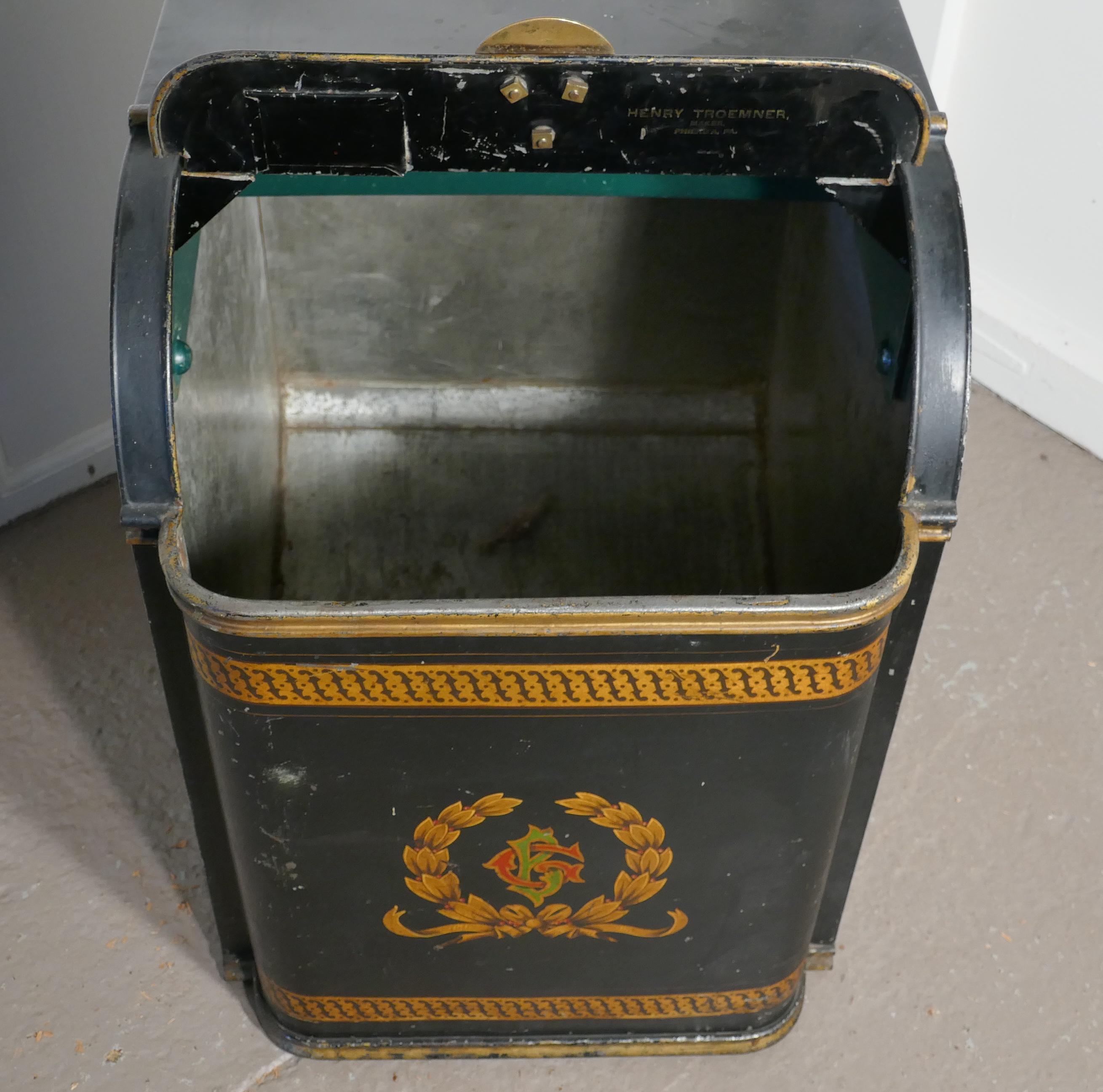 Large 19th Century American Troemner of Philadephia Toleware Cornmeal Bin In Good Condition For Sale In Chillerton, Isle of Wight
