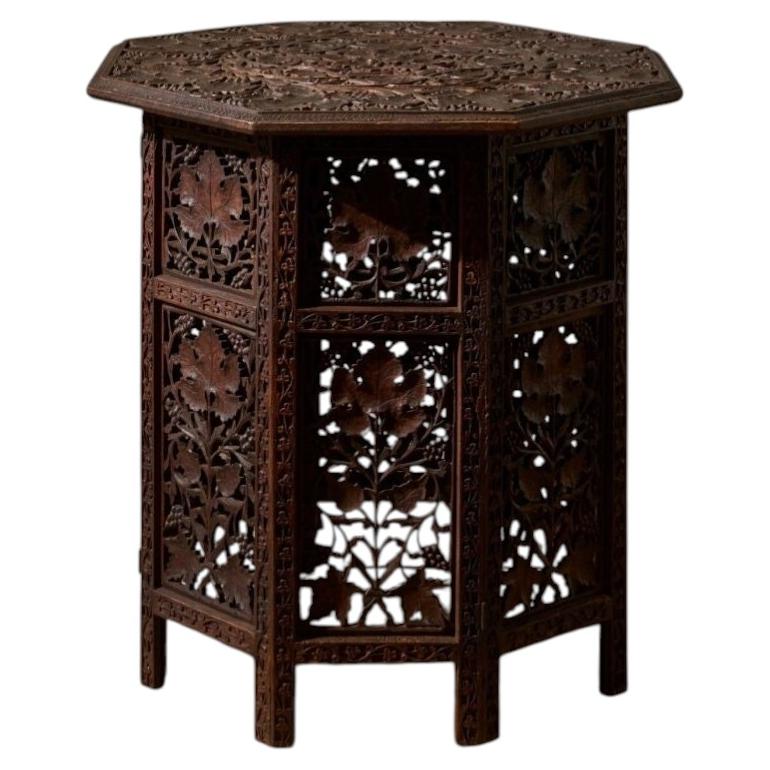 Large 19th century Anglo Indian Padauk side table - Leaf design For Sale