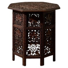 Large 19th century Anglo Indian Padauk side table - Leaf design