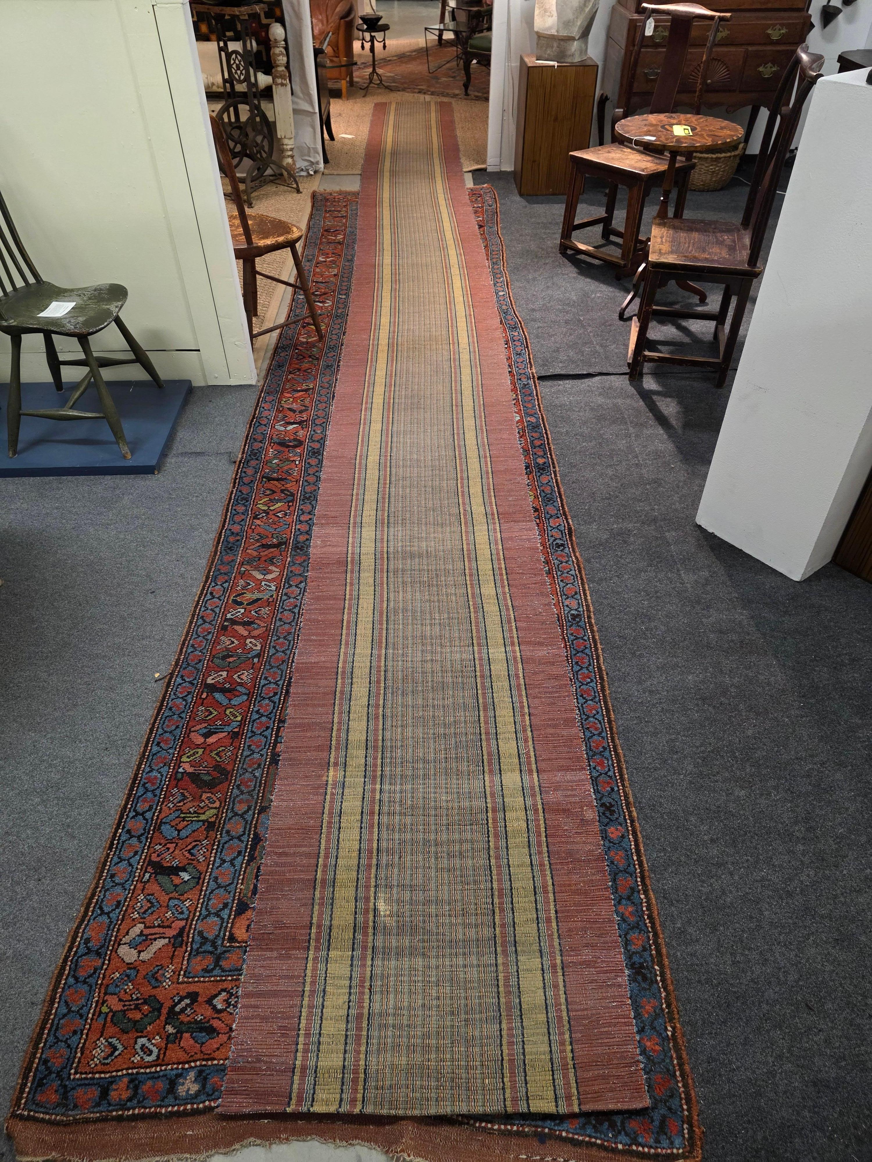 Gran alfombra de trapo americana antigua del siglo XIX Runner en venta 1