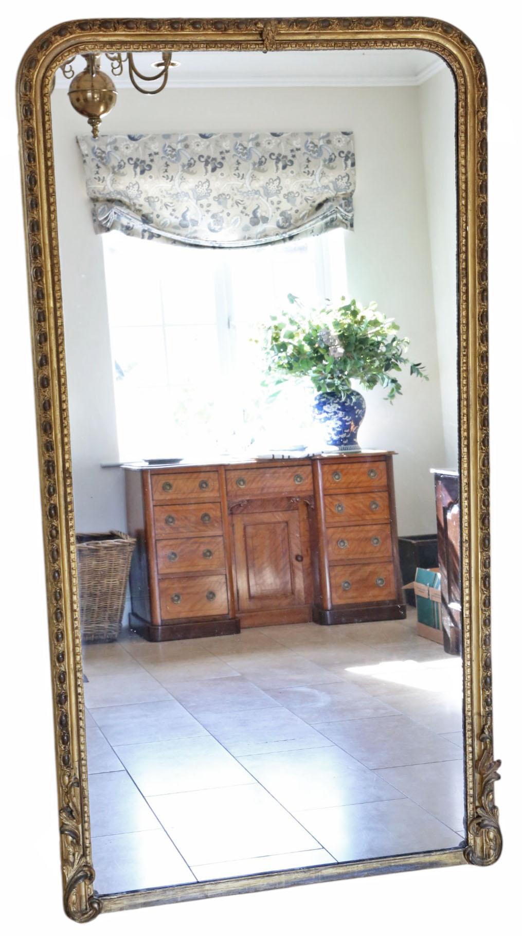 Gran espejo de pie o de pared sobremantel dorado antiguo del siglo XIX - Marco dorado del fabricante londinense Charles Nosotti

Introduce la elegancia clásica en tu interior con este gran espejo dorado antiguo del siglo XIX para sobremantel, suelo