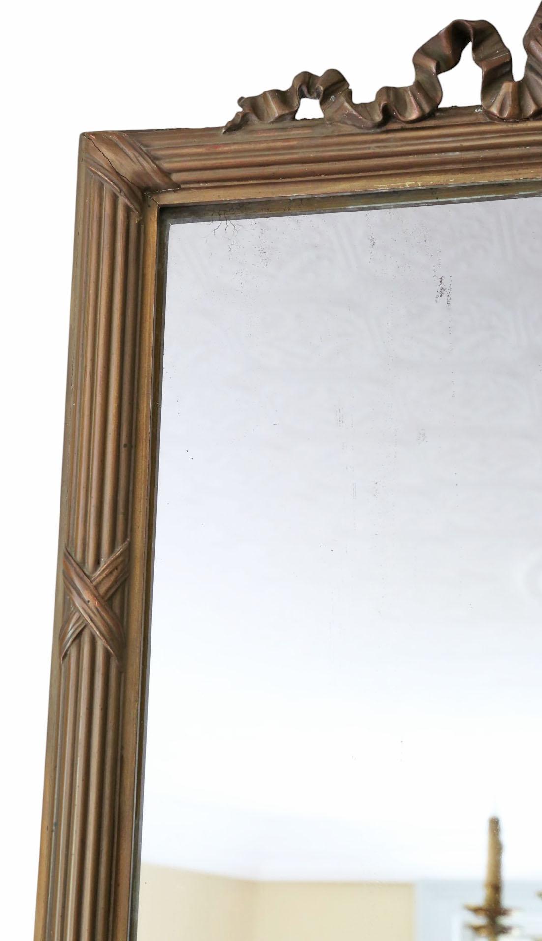 Vetro Grande specchio da parete dorato del XIX secolo - Cornice ornata in oro scuro in vendita