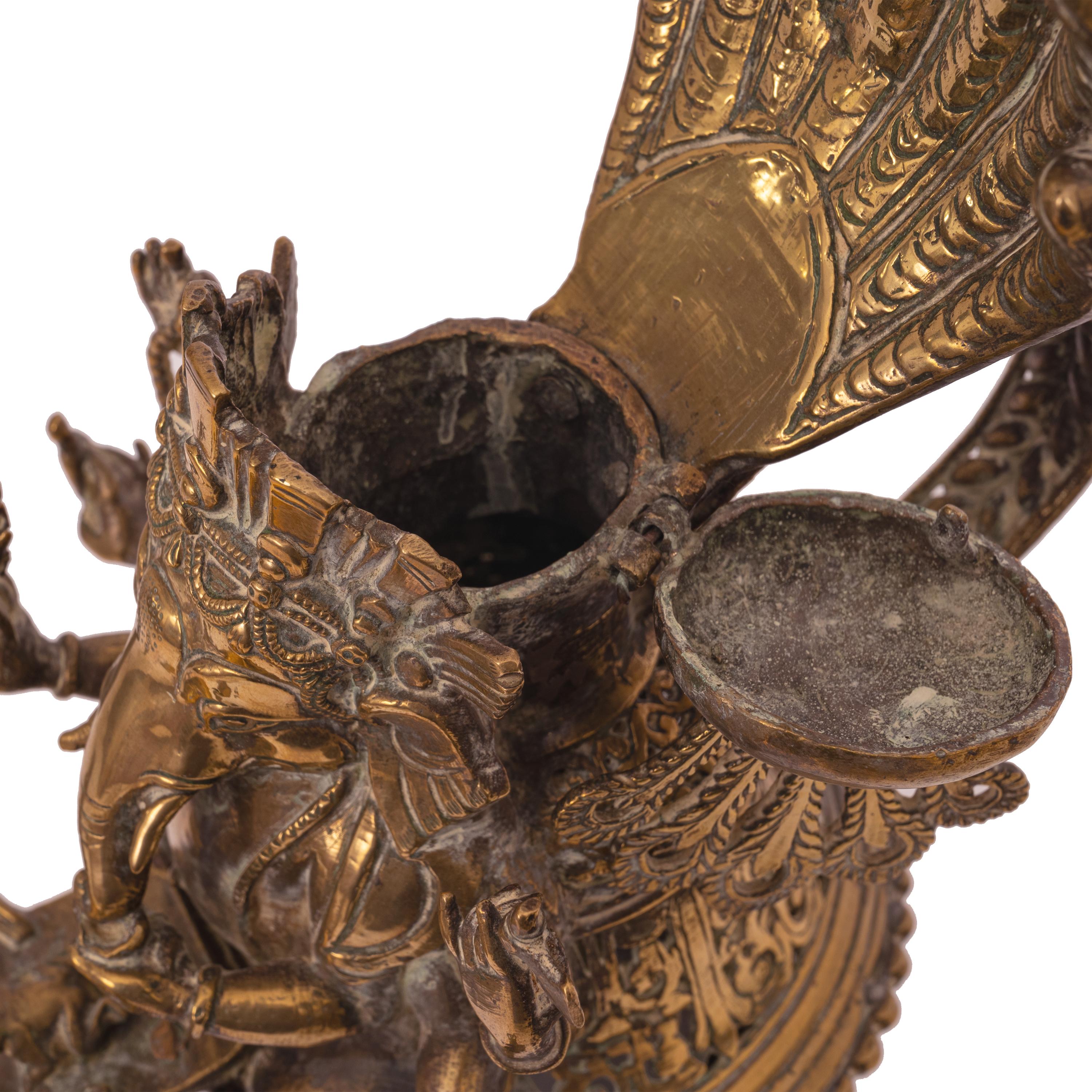 Grande lampe à huile indienne antique Ganesh figurative en laiton du 19ème siècle en vente 5