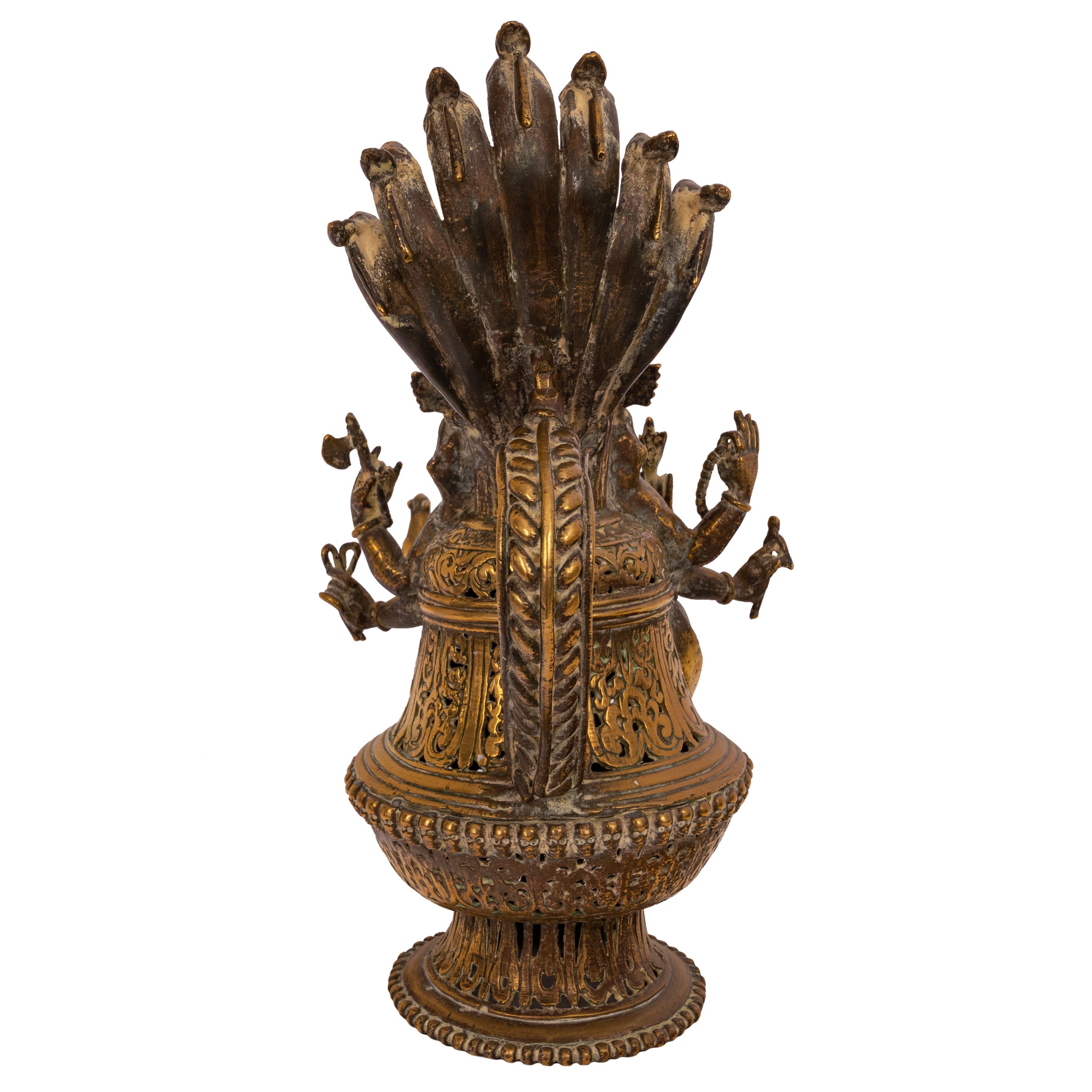 Indien Grande lampe à huile indienne antique Ganesh figurative en laiton du 19ème siècle en vente