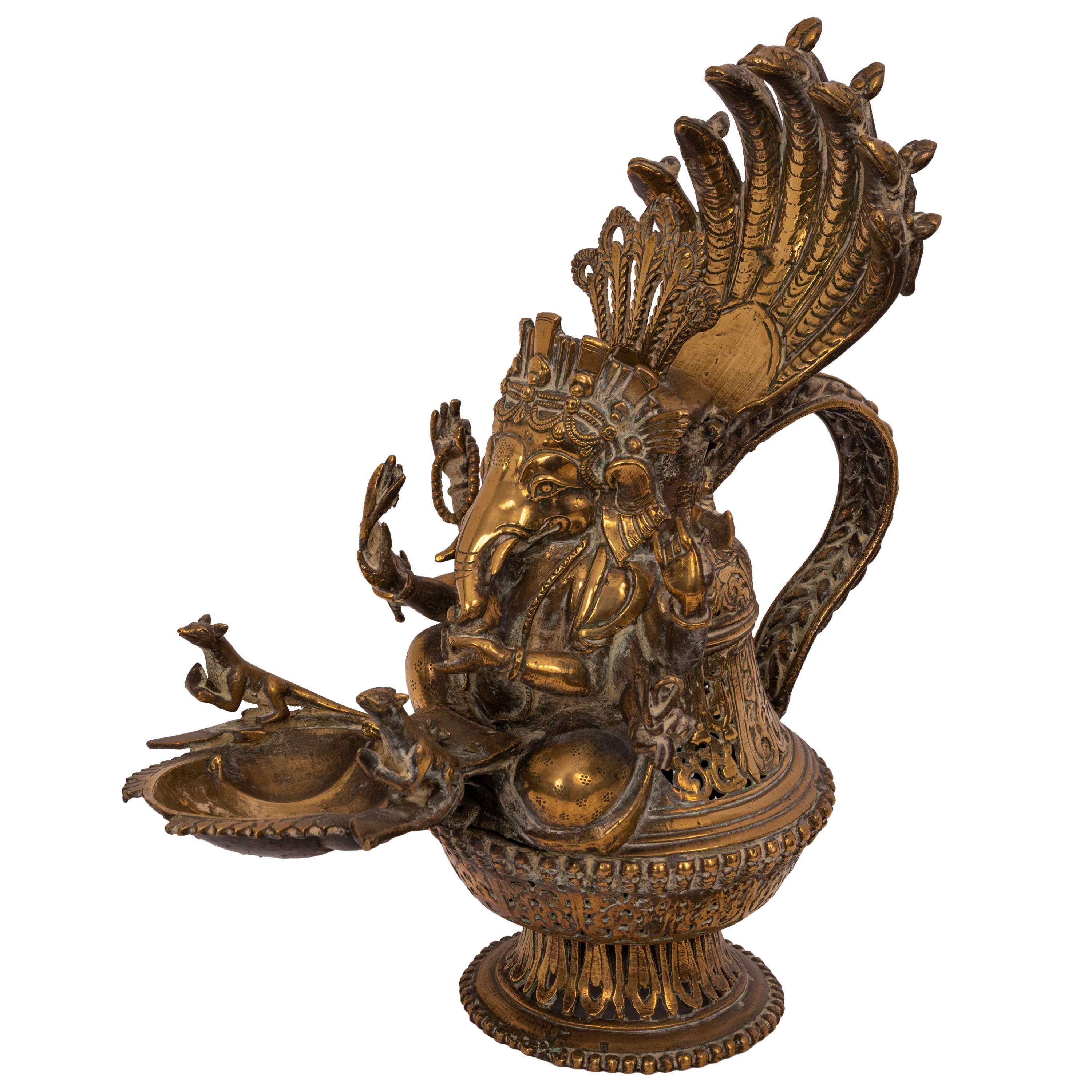 XIXe siècle Grande lampe à huile indienne antique Ganesh figurative en laiton du 19ème siècle en vente