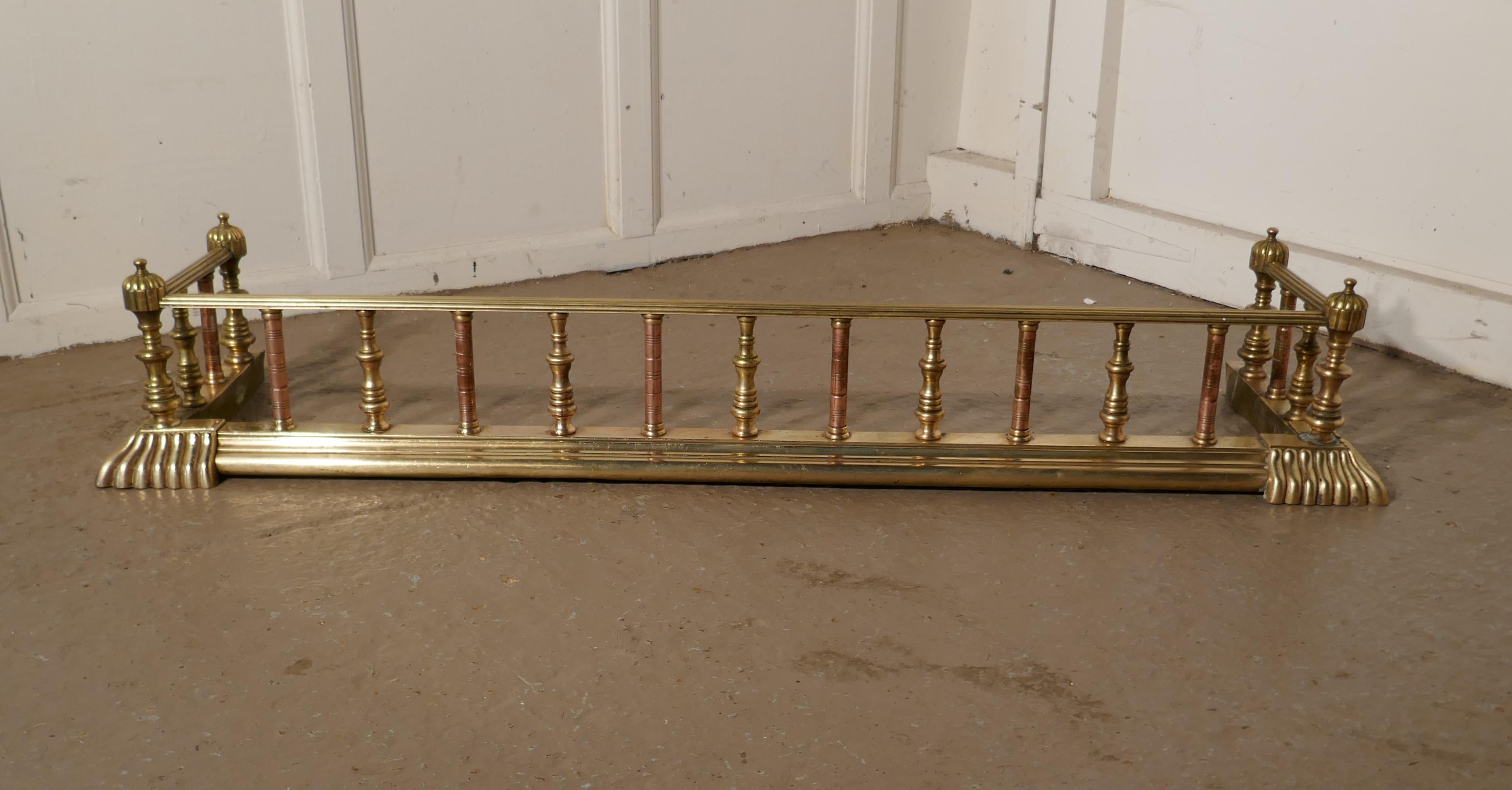 Large 19th Century Arts & Crafts Brass and Copper Fender In Good Condition In Chillerton, Isle of Wight