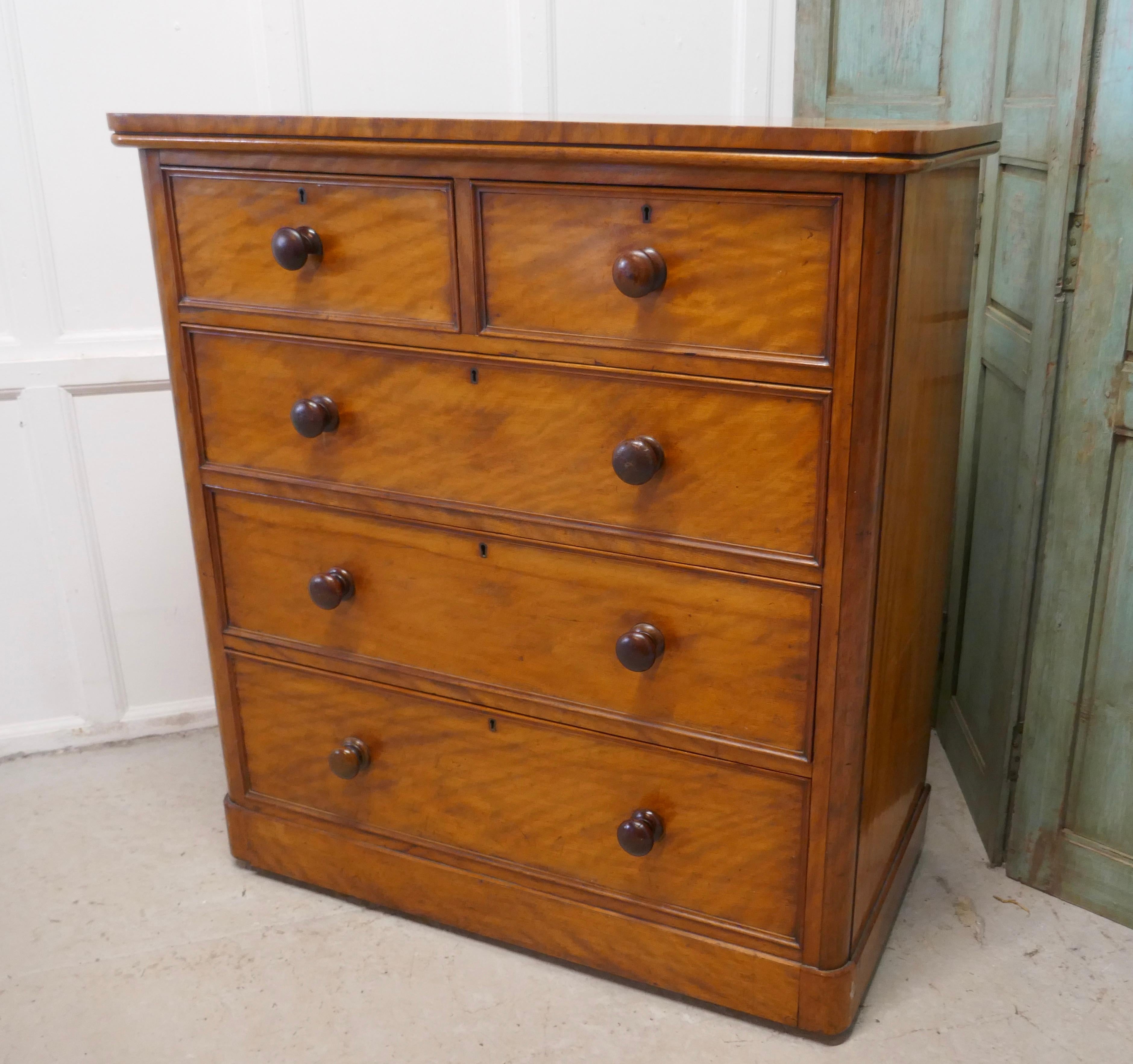 Large 19th century birch chest of drawers

This lovely Large chest is has 2 short drawers over three graduated drawers and a sold top with an attractive moulded edge, this chest has a 13” deep “Blanket Drawer” at the bottom 
The chest is very