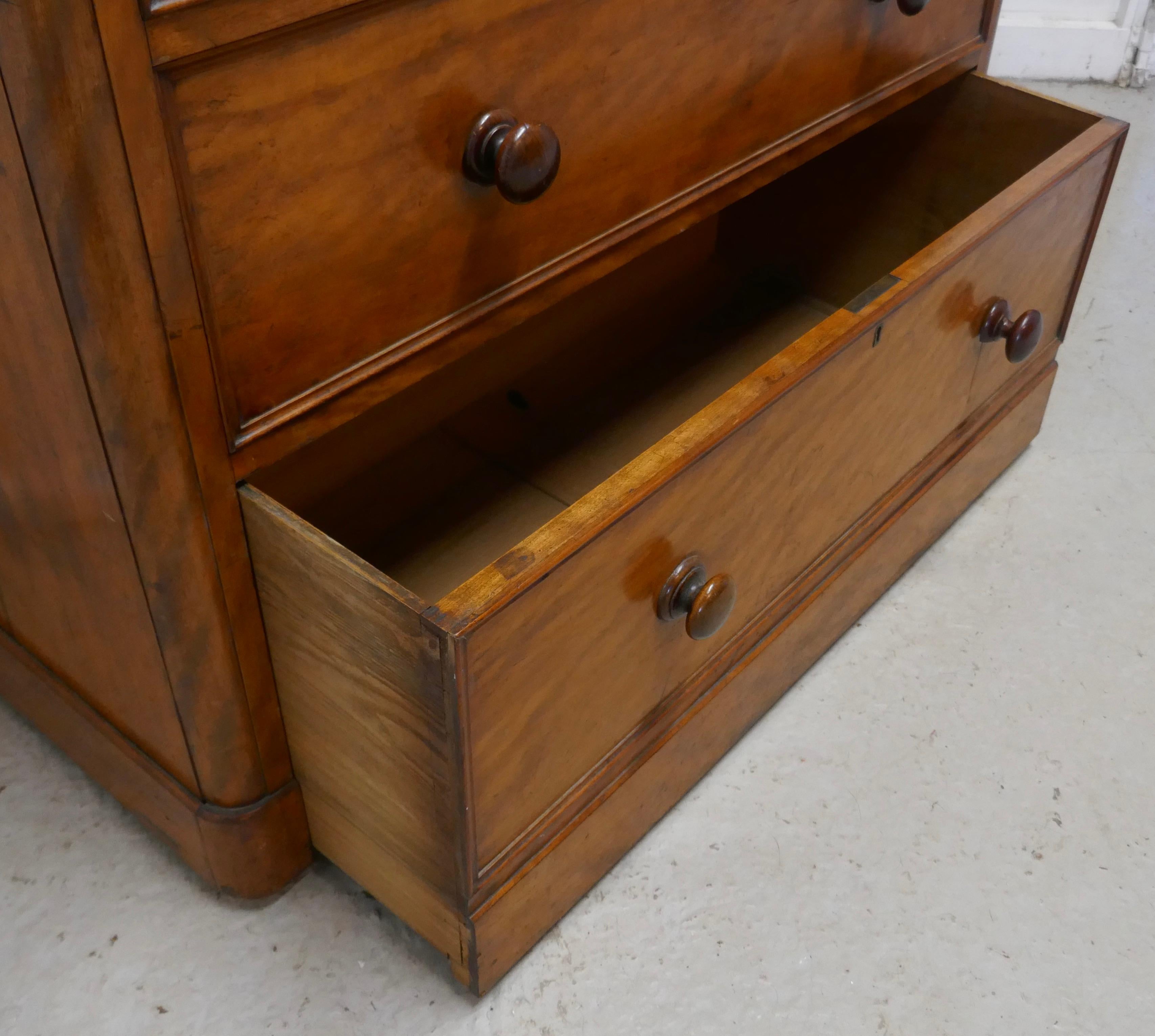 Large 19th Century Birch Chest of Drawers 1