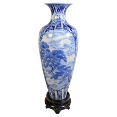 Grand vase japonais bleu et blanc du 19ème siècle