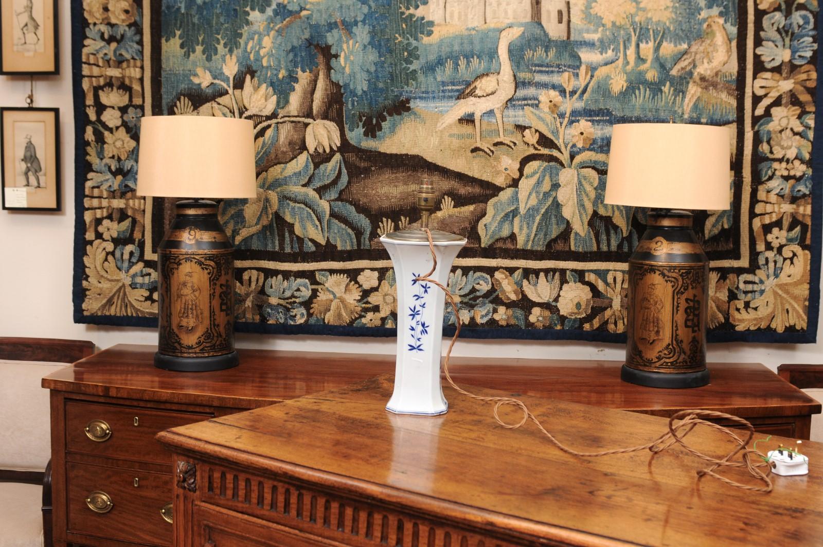 Grande vaso Delft blu e bianco del XIX secolo, cablato come lampada in vendita 4