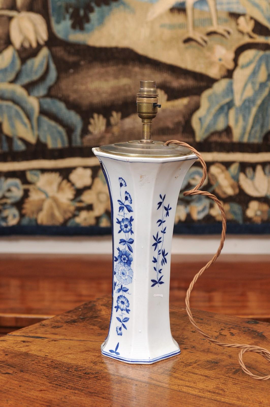 Grande vaso Delft blu e bianco del XIX secolo, cablato come lampada in vendita 5