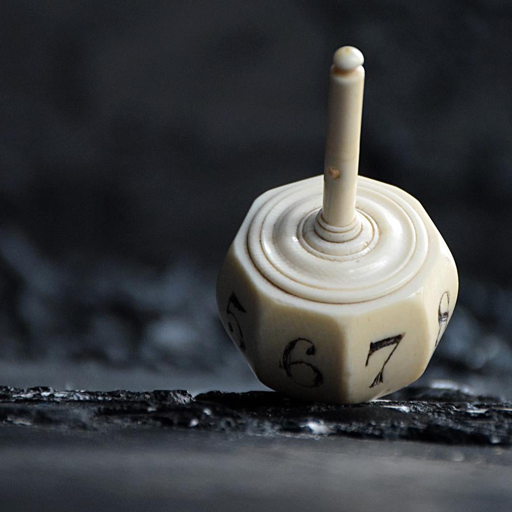Large 19th Century Bovine 8-Sided Spinning Top Dice, Teetotum In Good Condition In London, GB