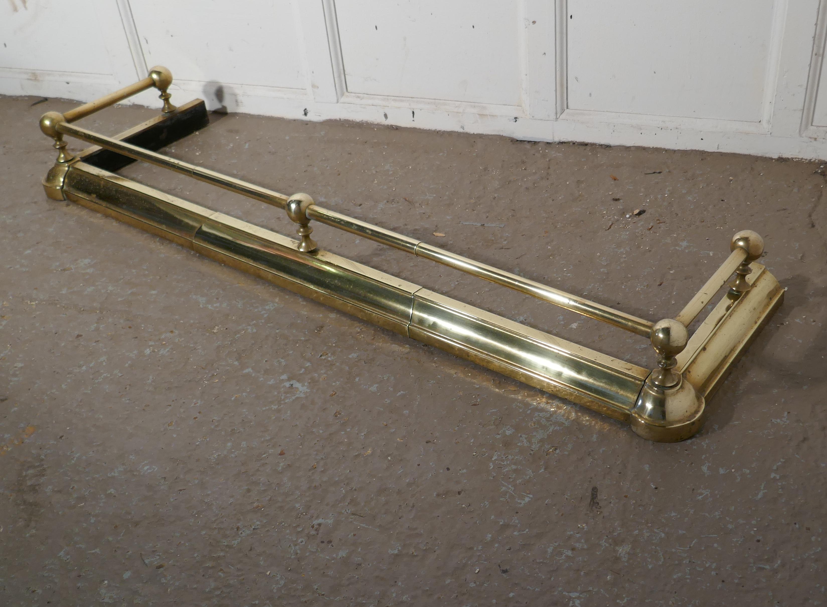 Large 19th century brass Fender 

This is a plain and attractive brass Fender it has a simple brass base and the brass rail above has chunky brass Knobs 
The Fender is in good condition it is 6” high, and 50” long and 14” deep
NH39.
