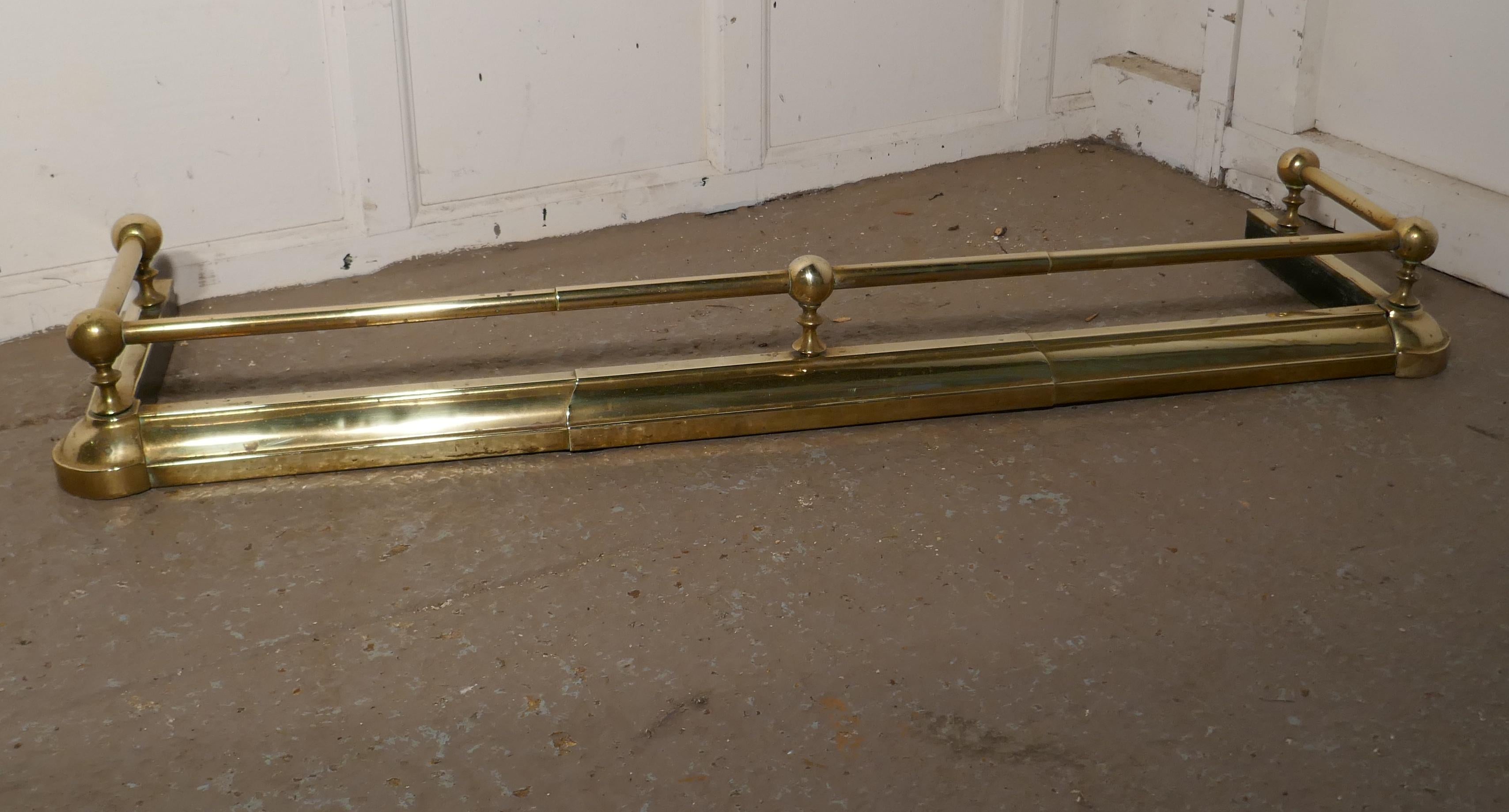 Large 19th Century Brass Fender For Sale 2