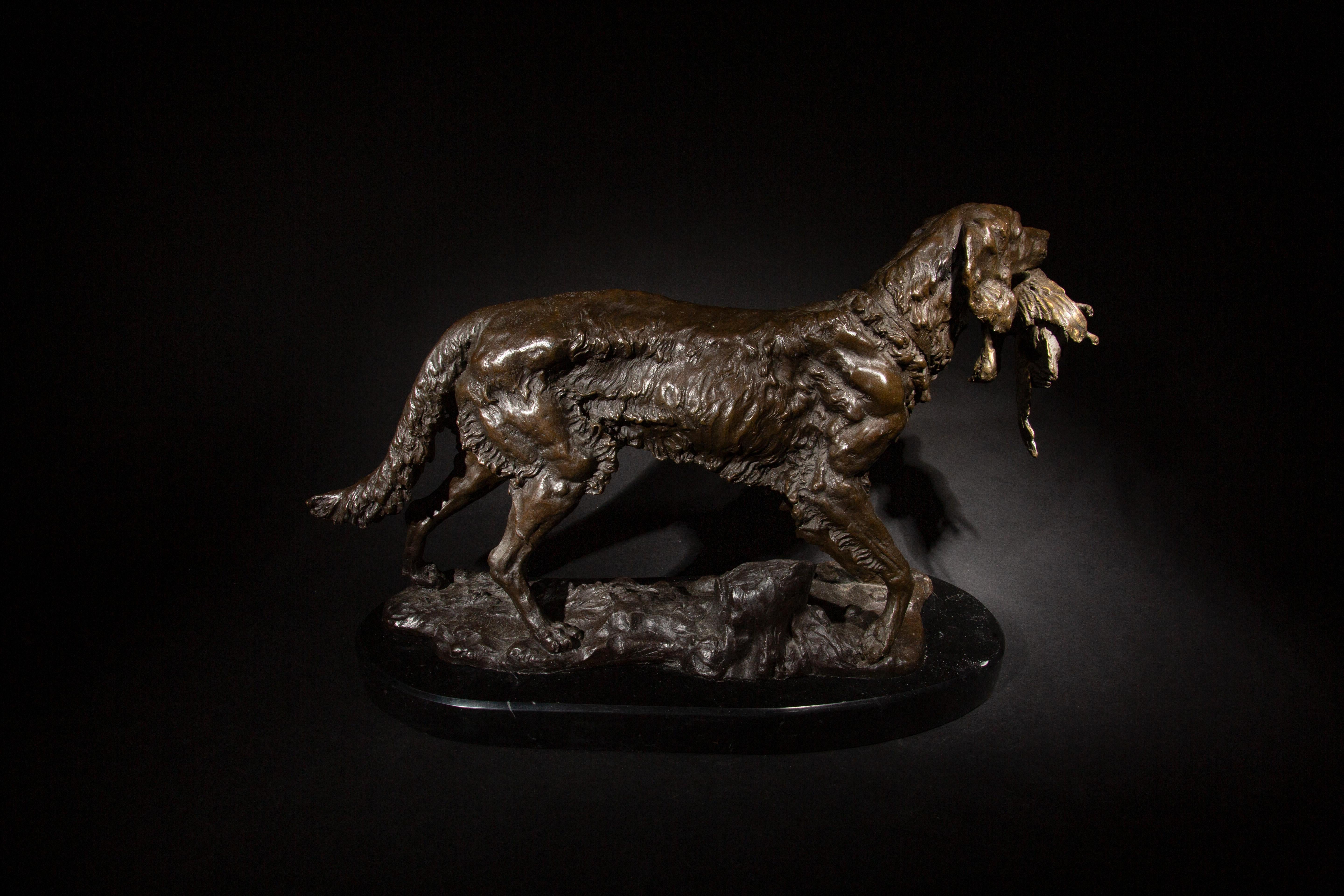 Français Grand bronze du 19ème siècle représentant un chien de chasse avec un faisan en vente