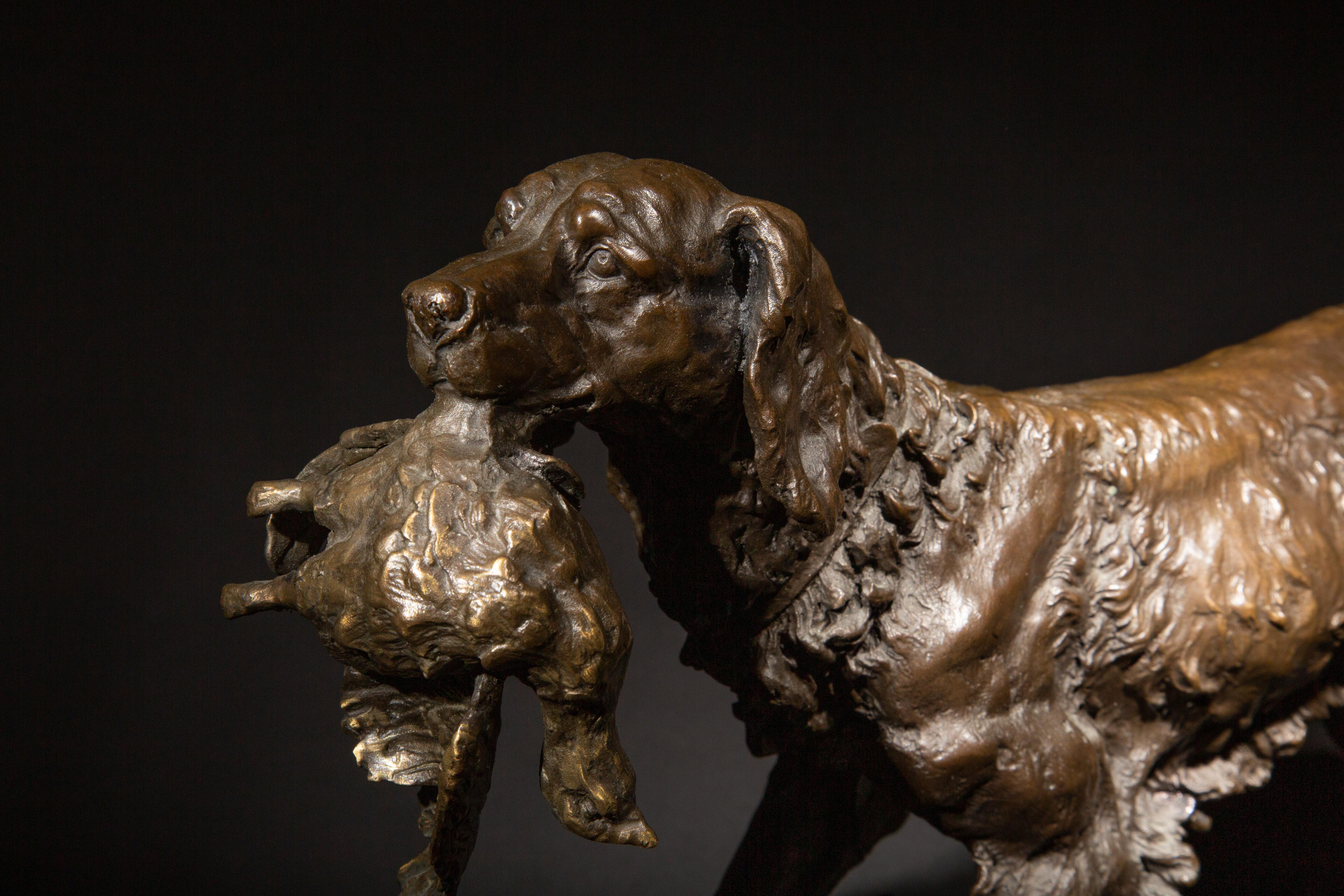 Grand bronze du 19ème siècle représentant un chien de chasse avec un faisan Excellent état - En vente à New York, NY