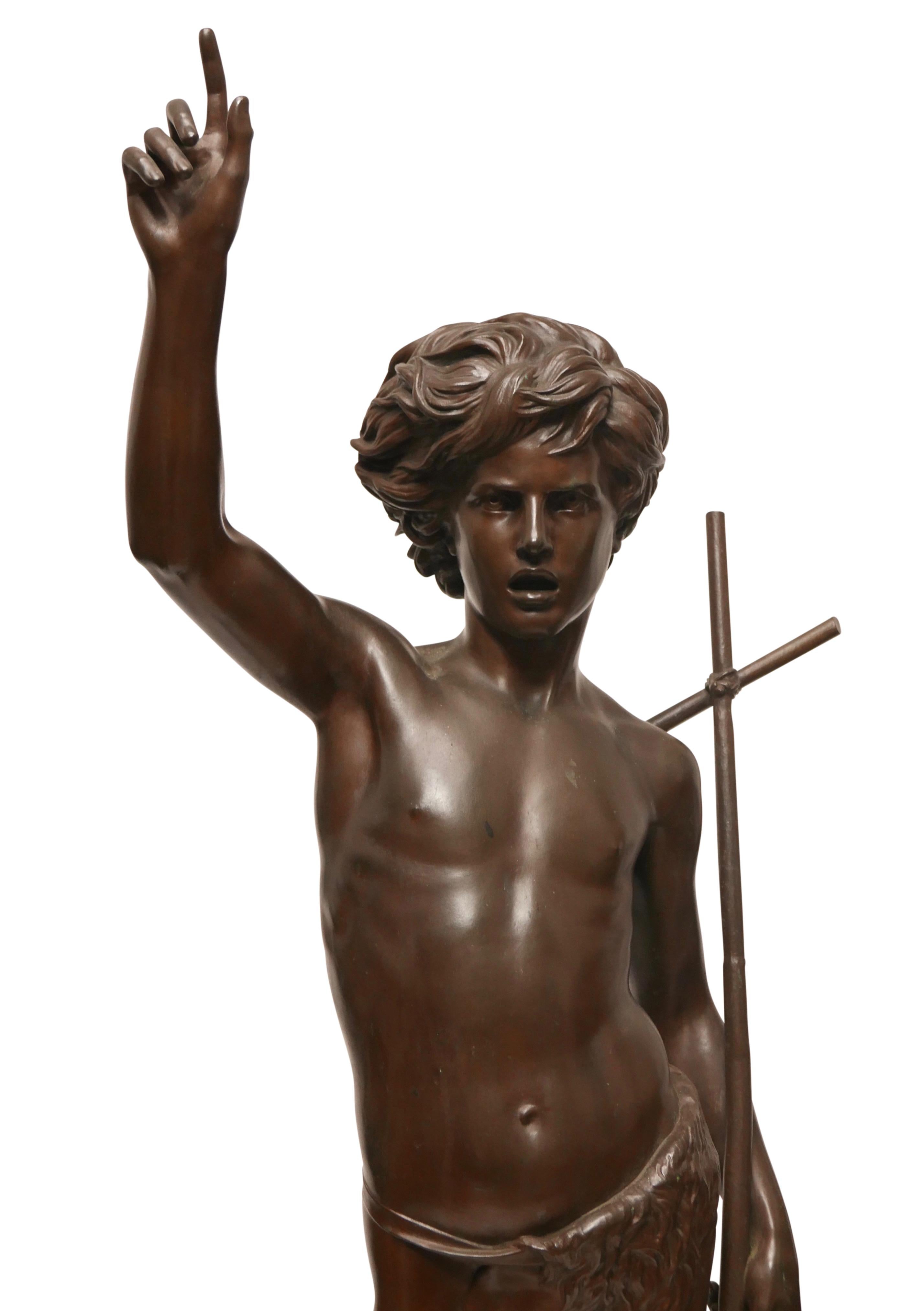 Une grande sculpture en bronze de Jean le Baptiste en tant que jeune garçon. Signé par l'artiste P. Dubois (b.1829-d.1905) Rome 1861:: et avec la fonderie F. Barbedienne Fondeur. 
La patine originale du bronze montre une usure normale. 
Milieu du