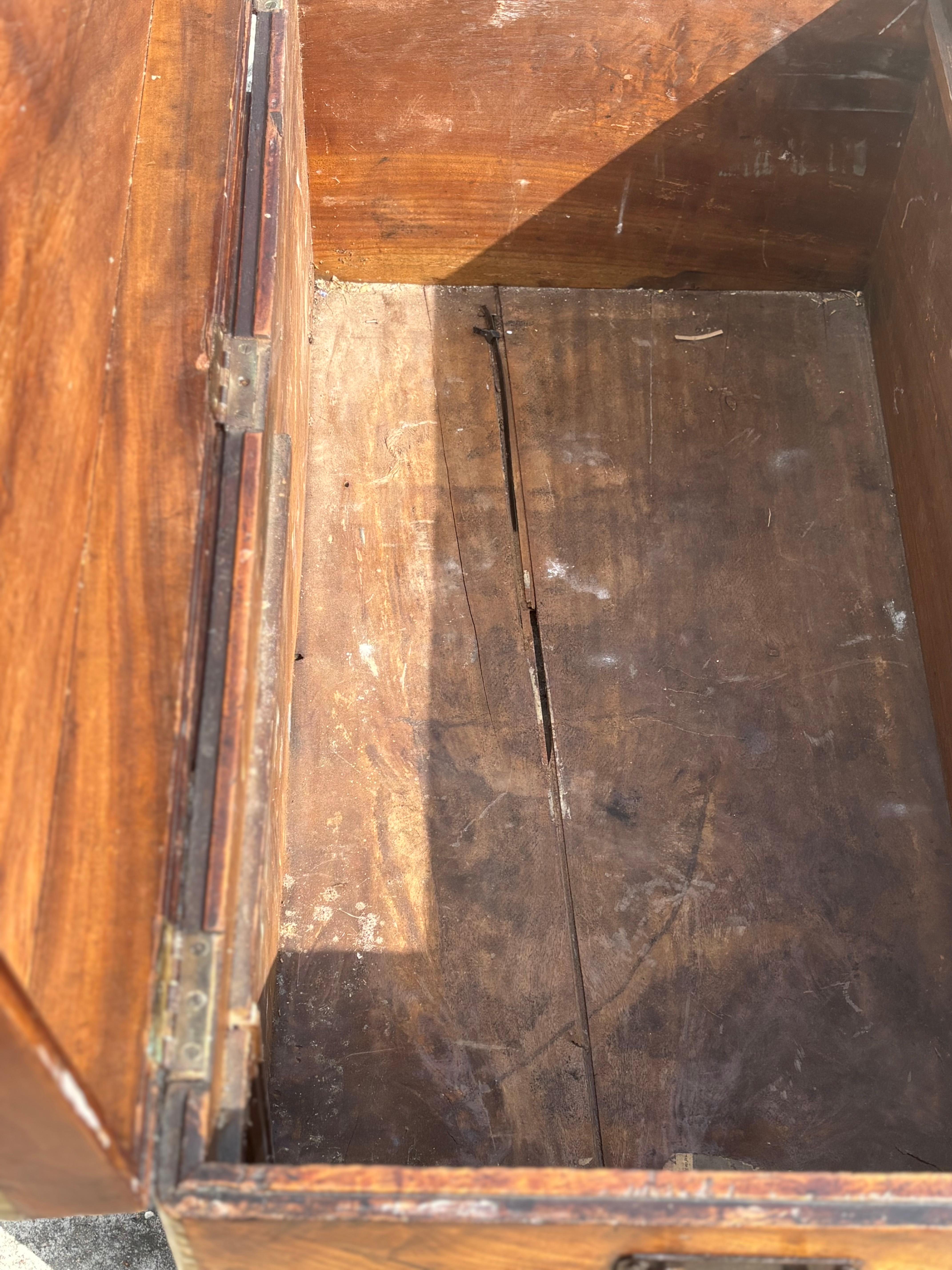 Gran baúl de campaña de madera de alcanfor del siglo XIX en venta 7