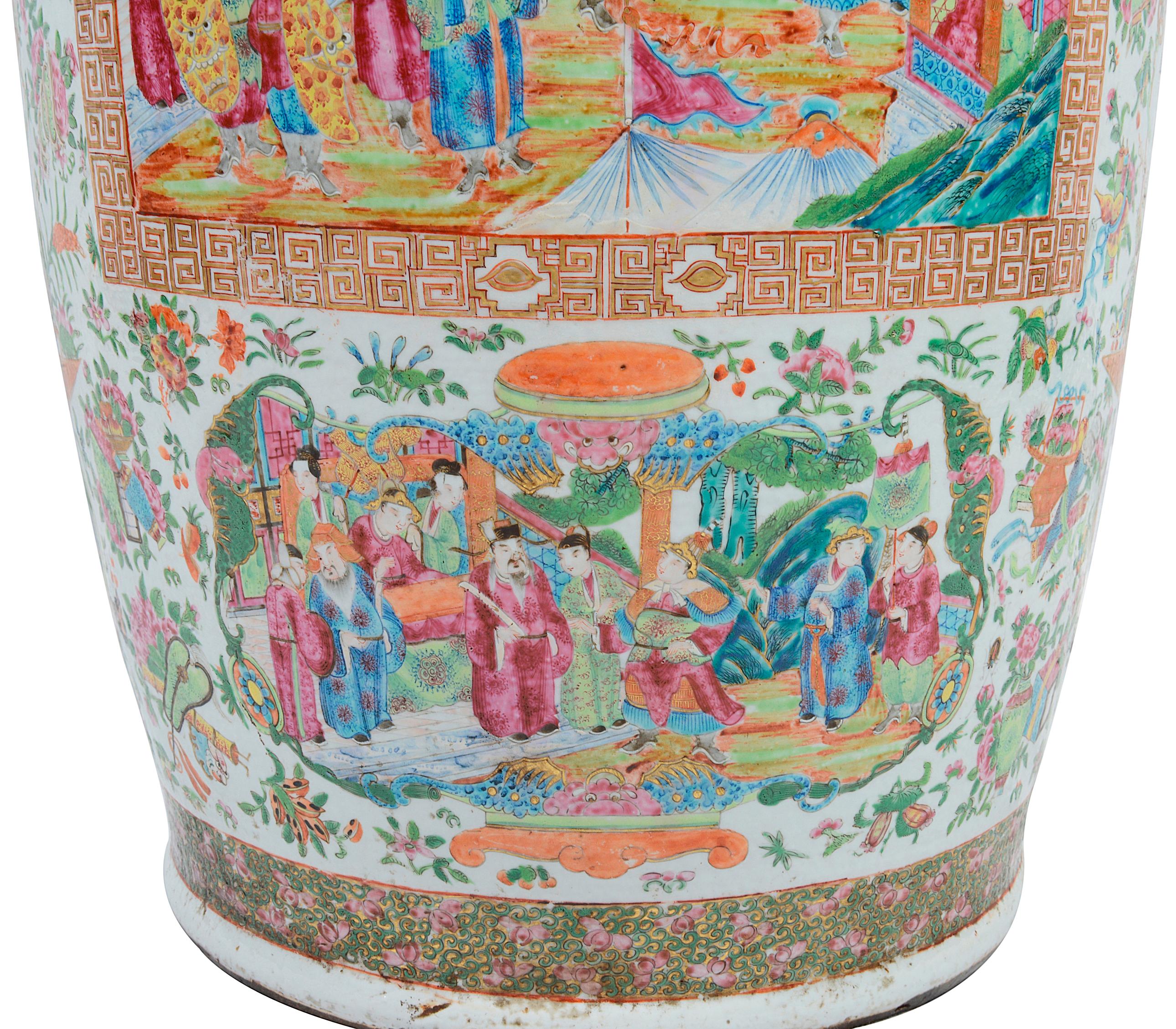 Large 19th Century Cantonese / Rose Medallion Vase For Sale 2