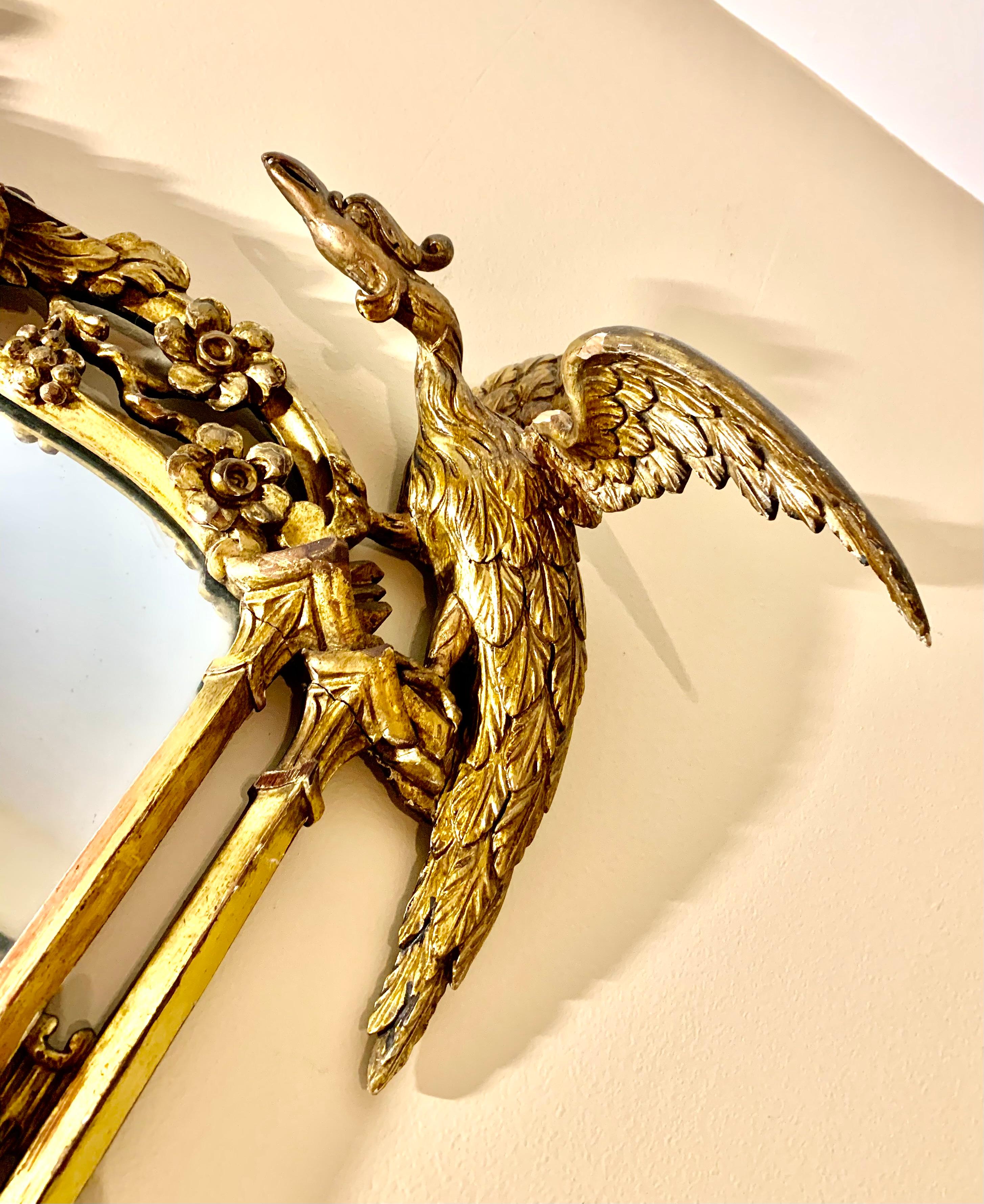 Fabelhafte chinesische Chippendale-Stil geschnitzt vergoldet Mantel Spiegel
19. Jahrhundert
Seltene horizontale Anordnung und ausgezeichnete Qualität der Schnitzerei.
Im Mittelpunkt des Designs steht eine Pagodenkrone, flankiert von Rosen auf