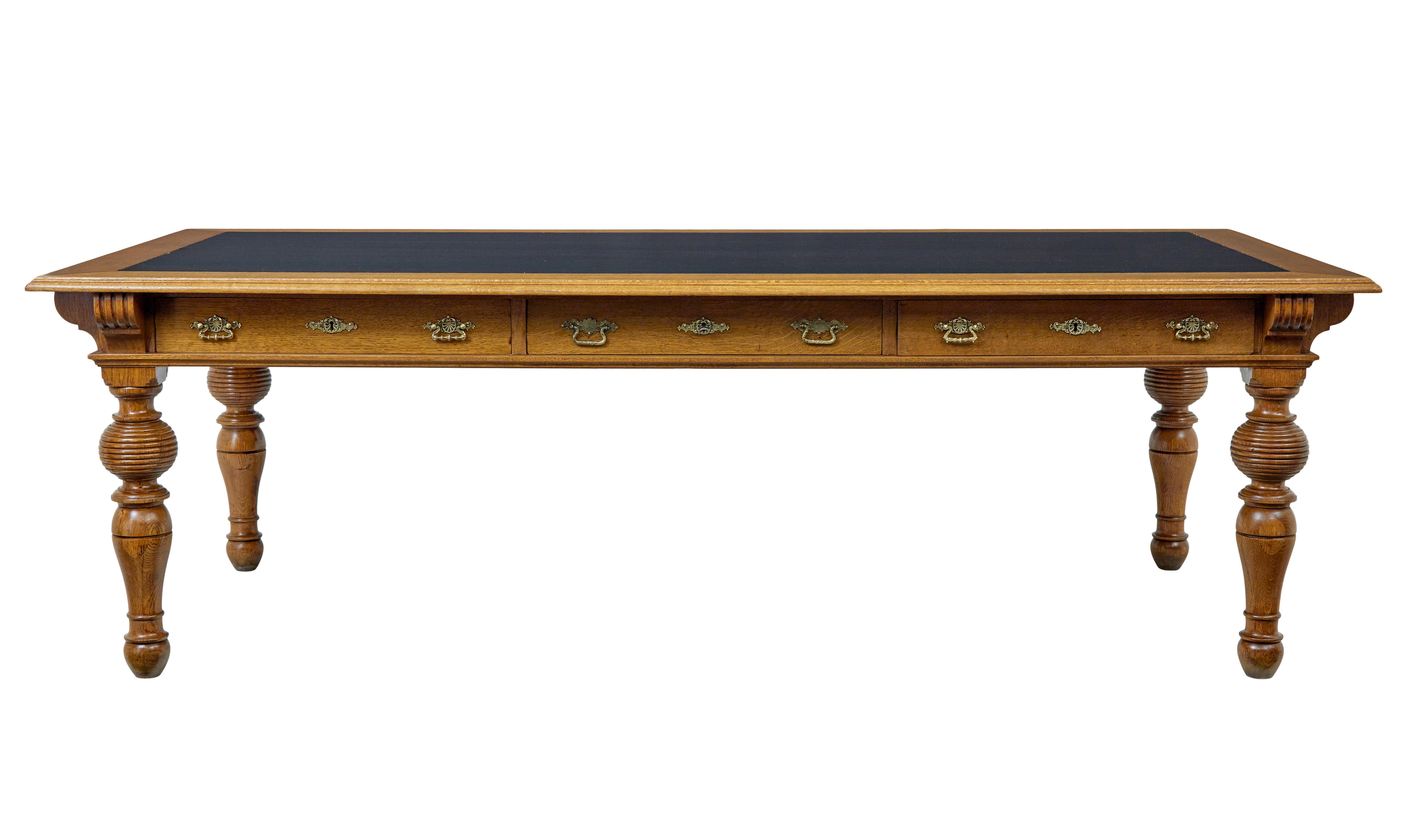 Victorian Large 19th century carved oak library table For Sale